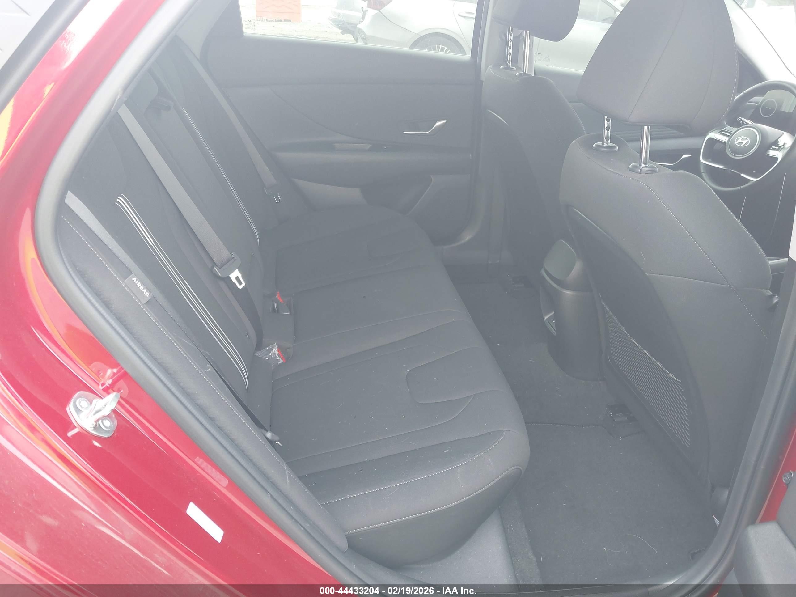 HYUNDAI ELANTRA image 8