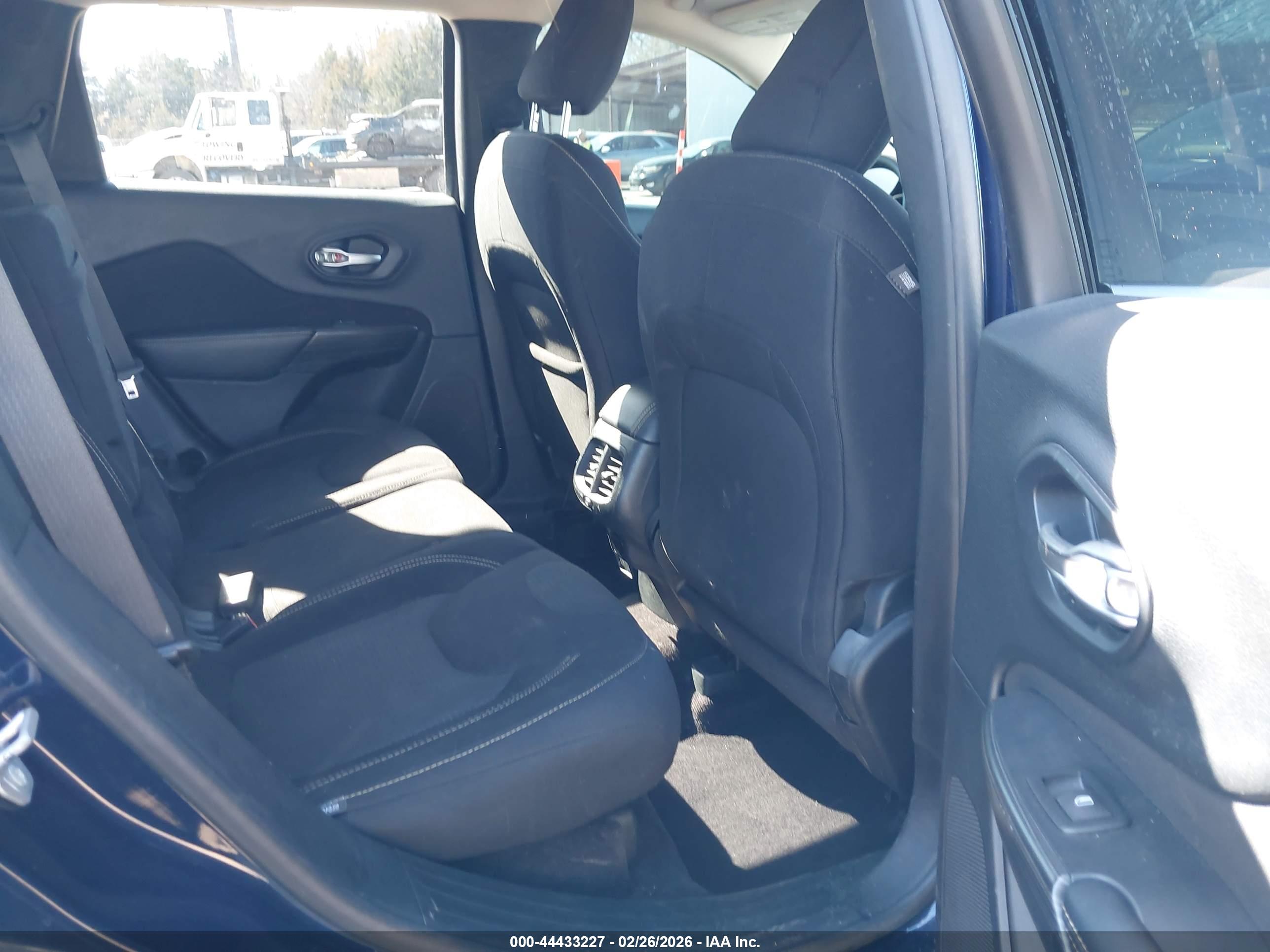 JEEP CHEROKEE image 8