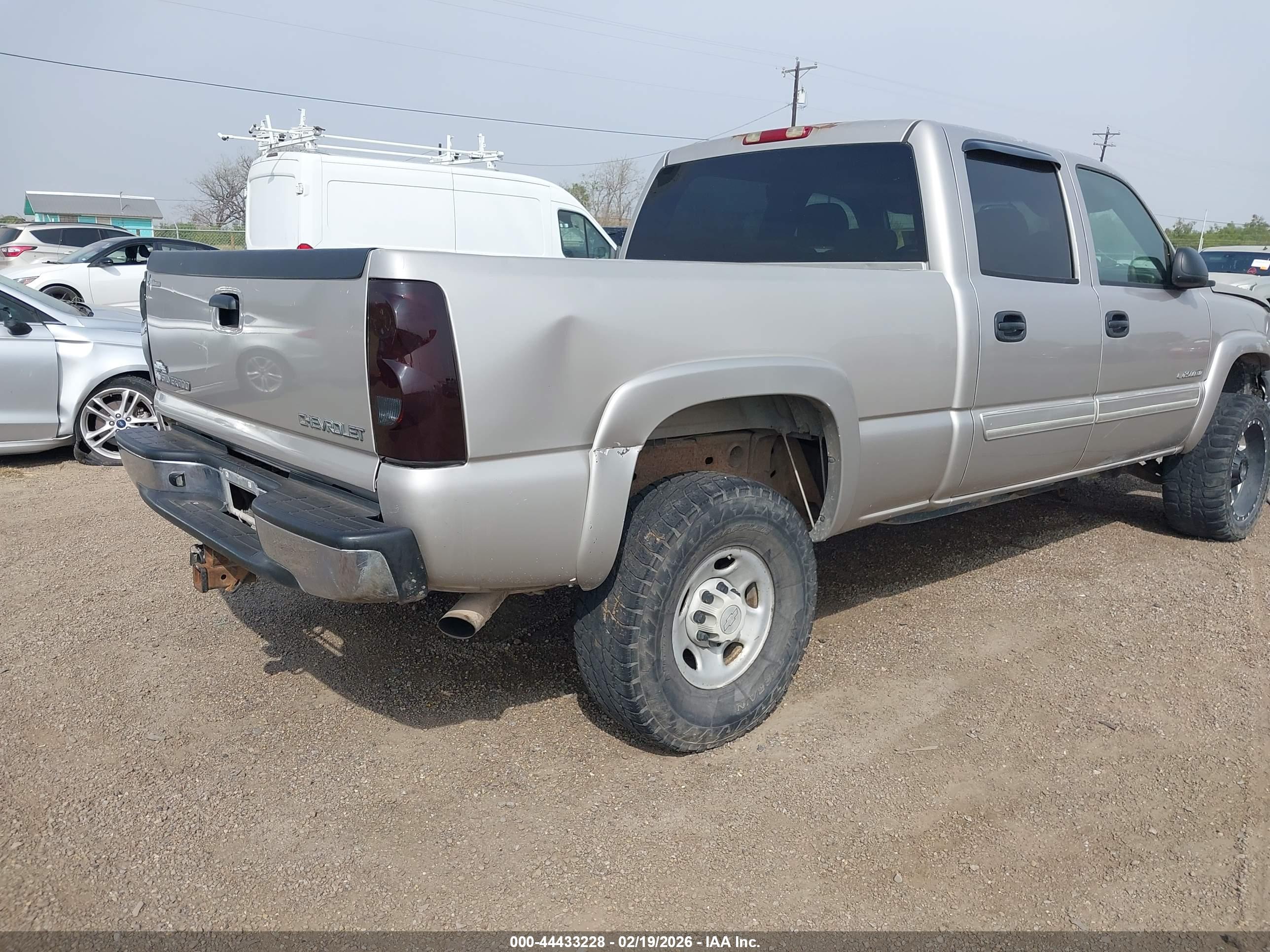 CHEVROLET SILVERADO image 4