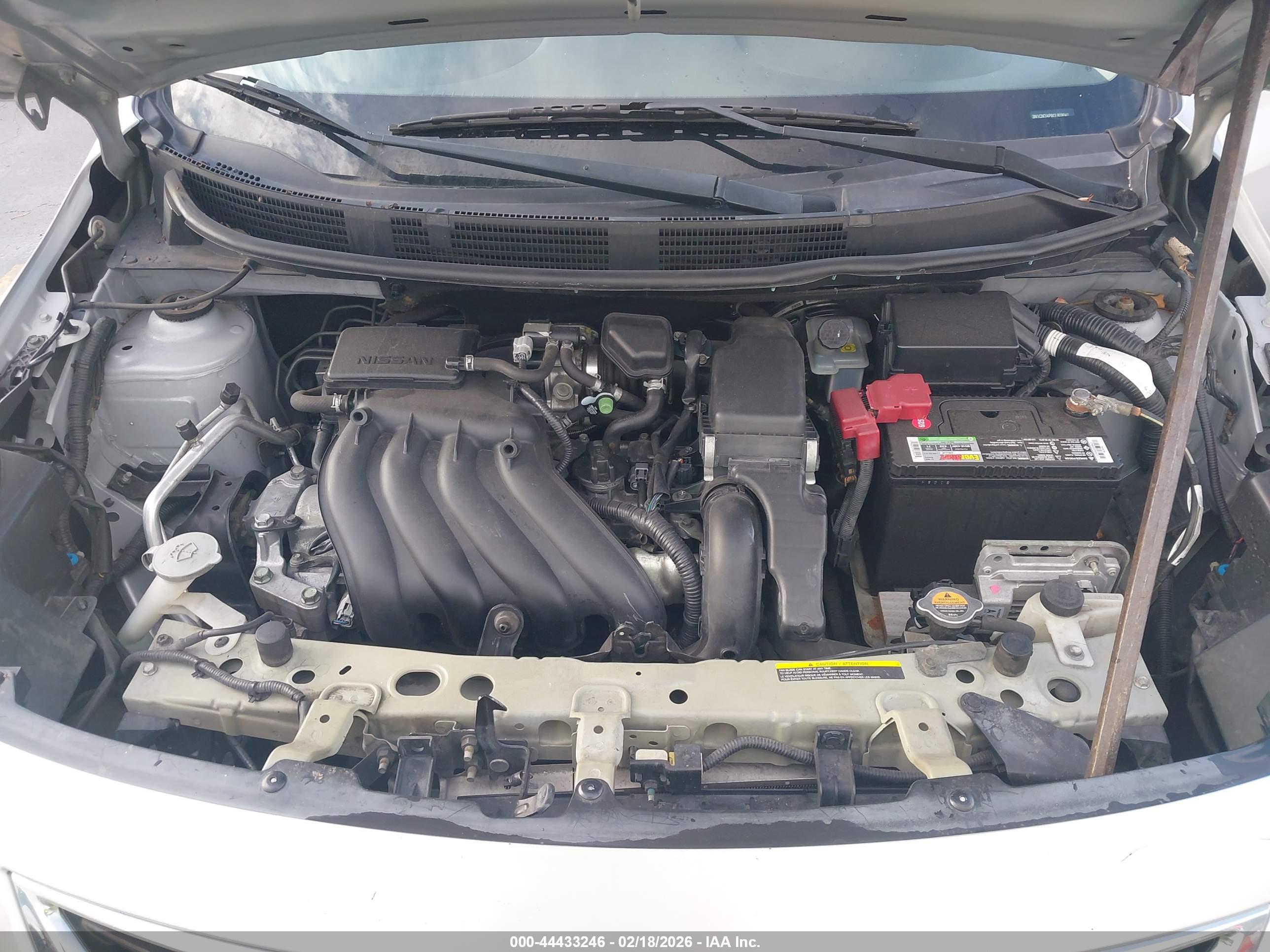 NISSAN VERSA image 10