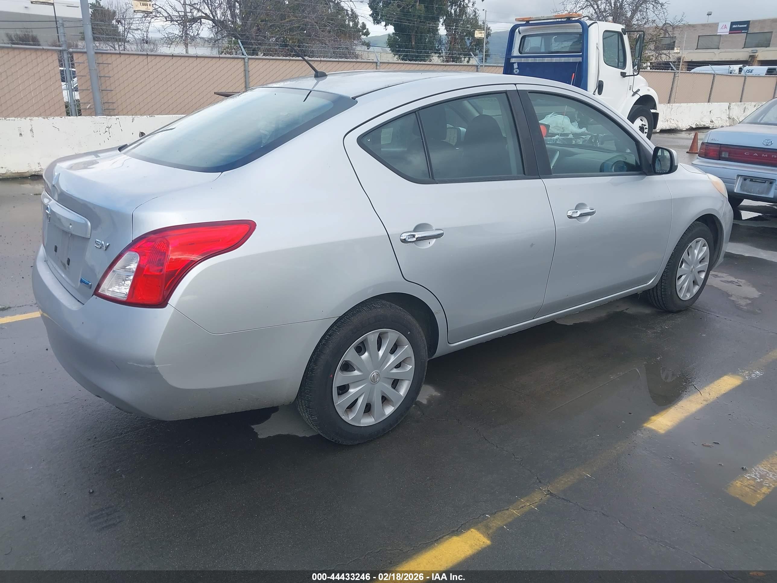 NISSAN VERSA image 4