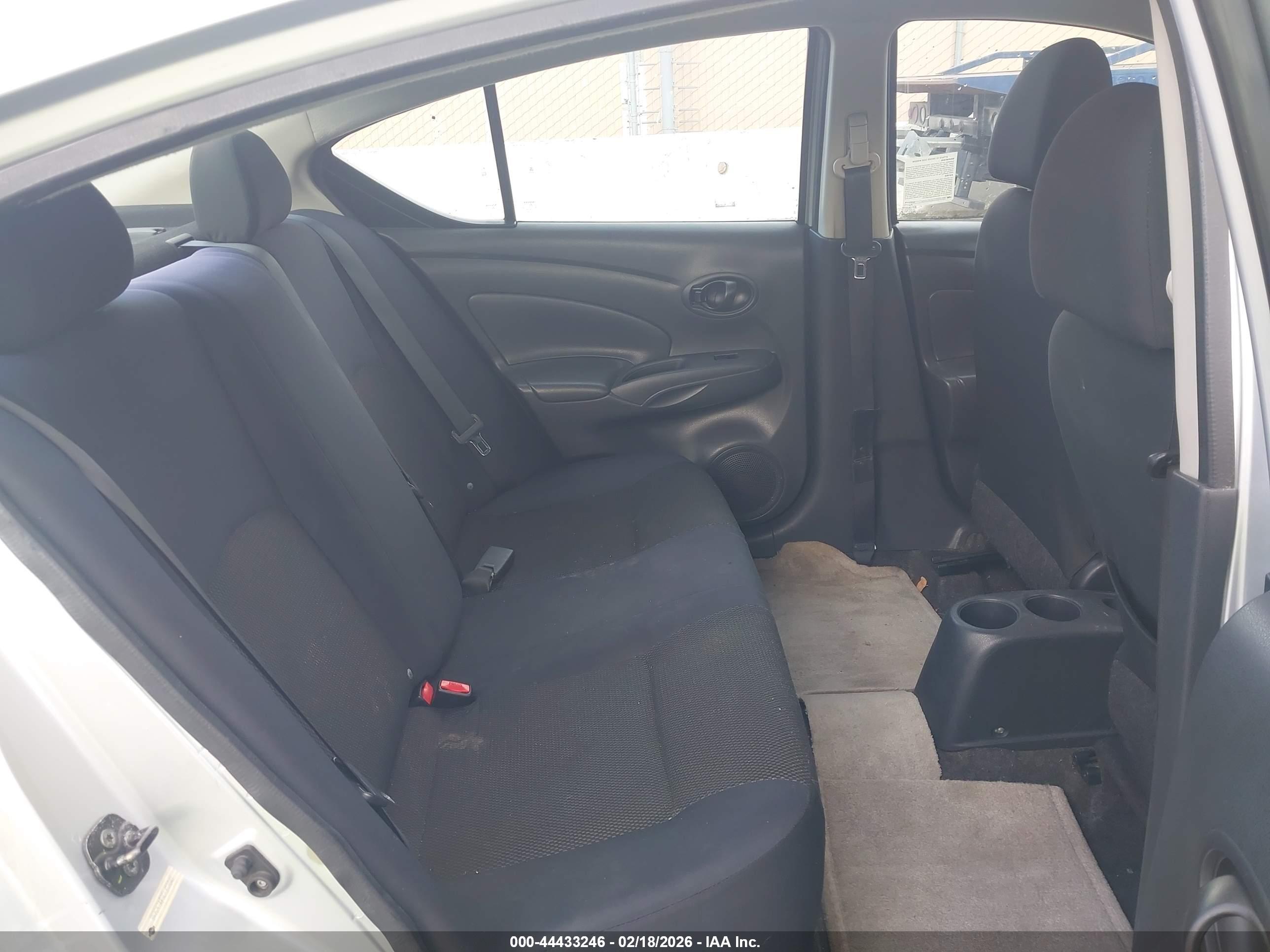 NISSAN VERSA image 8