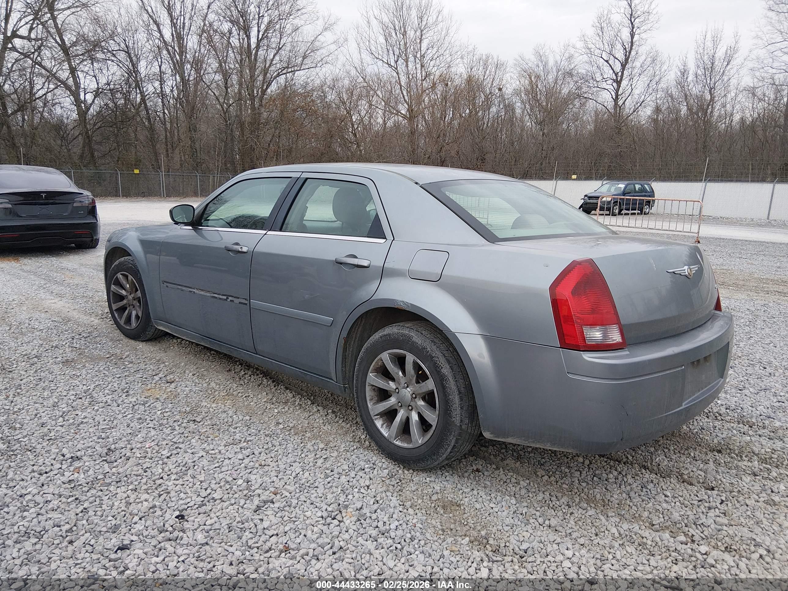 CHRYSLER 300 image 3