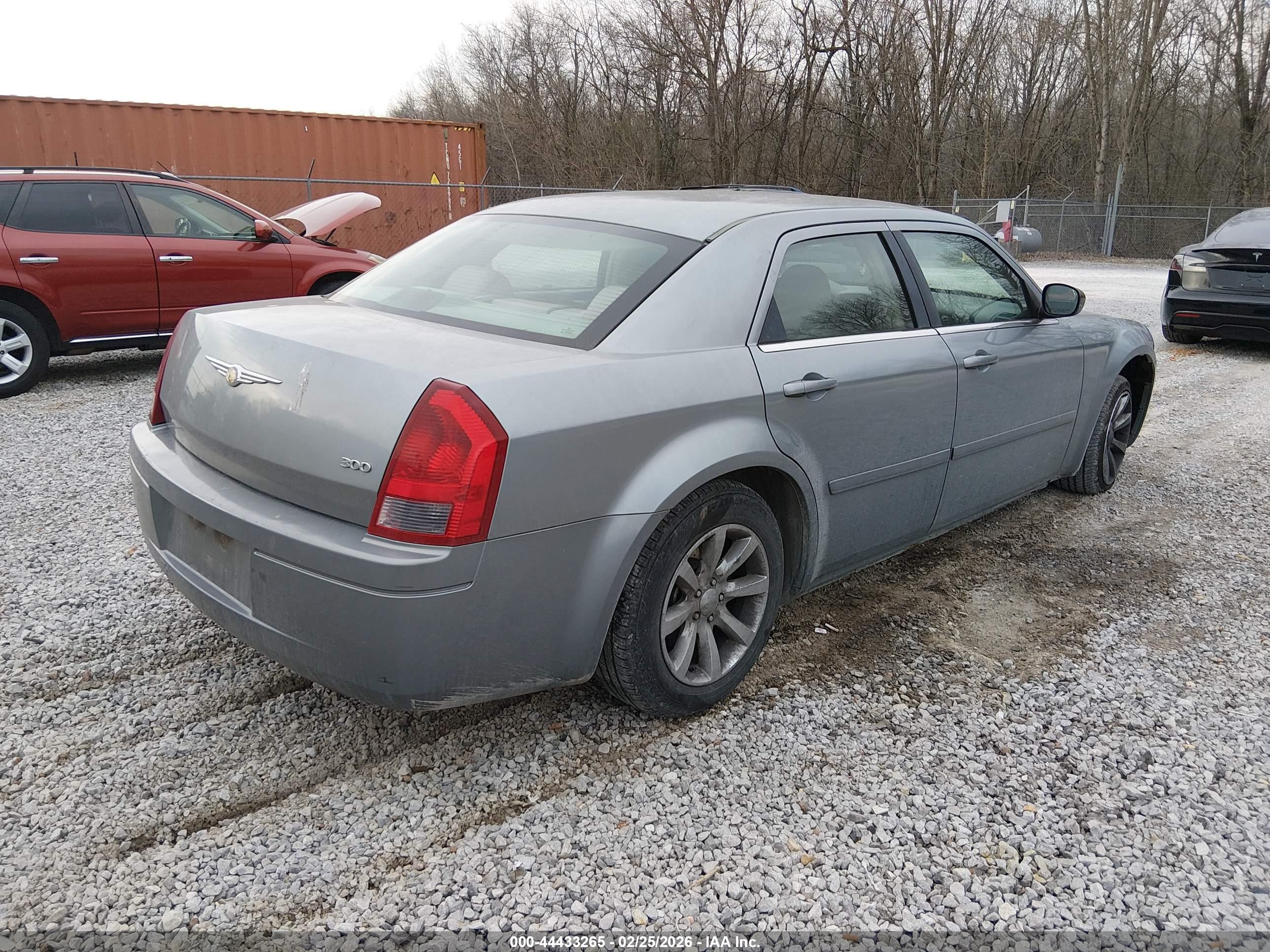 CHRYSLER 300 image 4