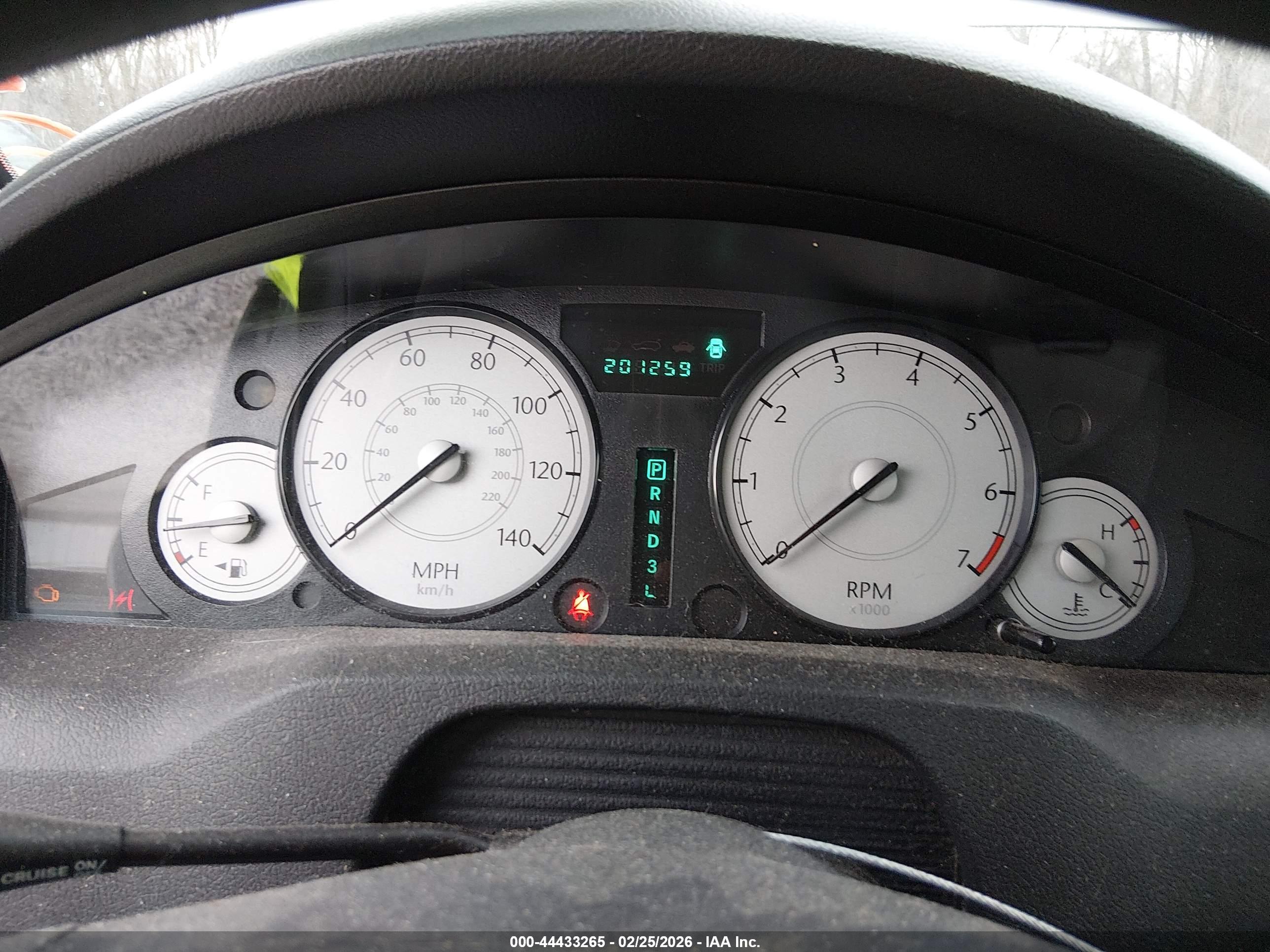 CHRYSLER 300 image 7
