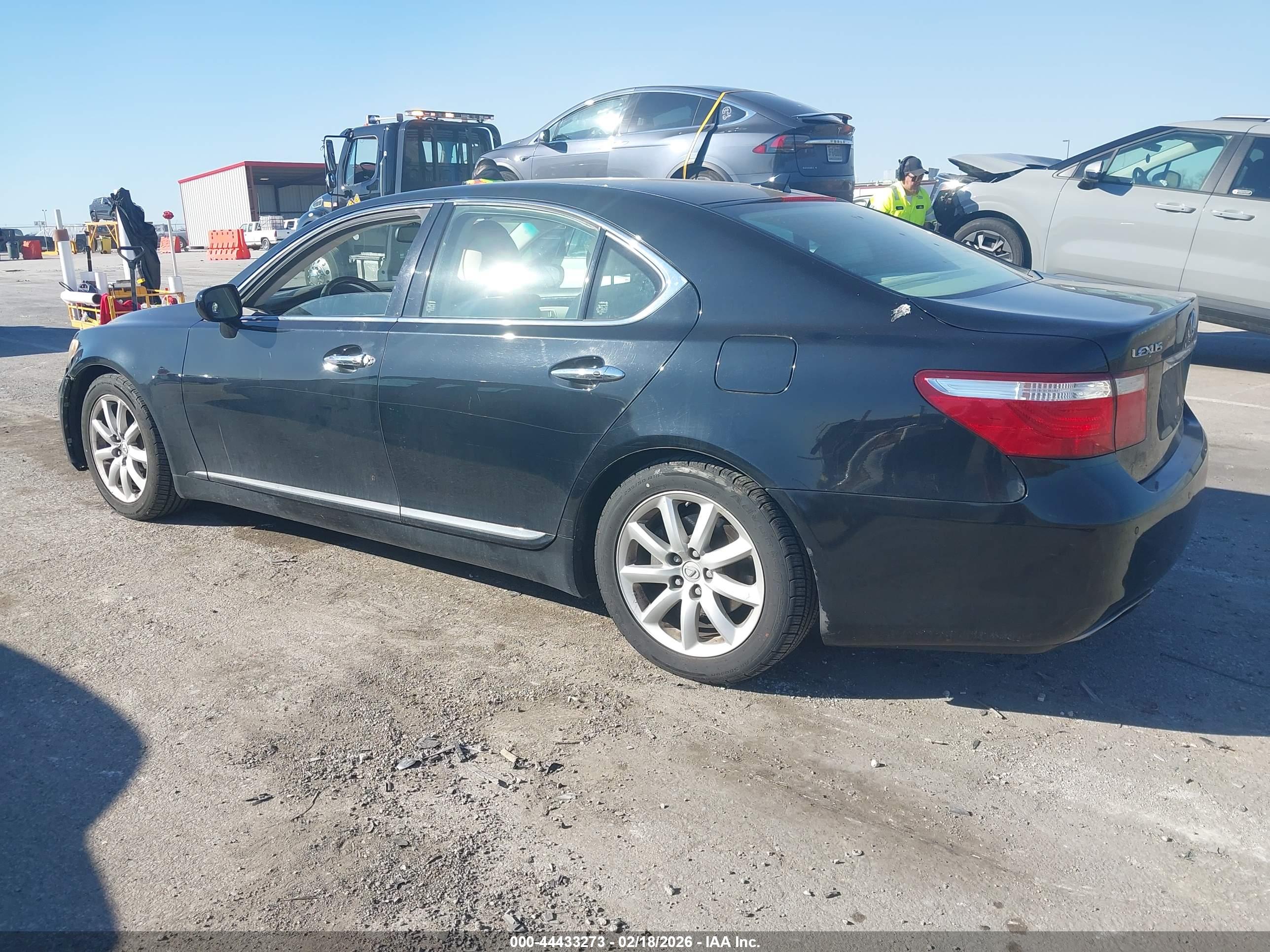 LEXUS LS image 3
