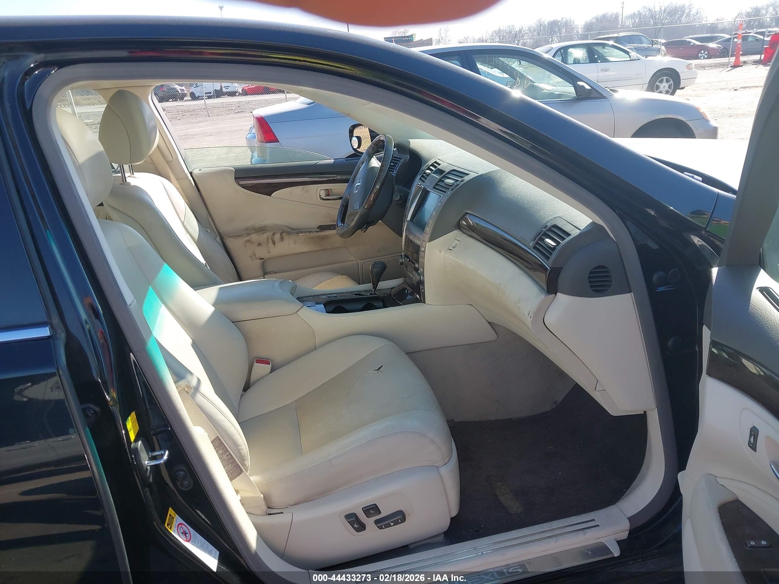 LEXUS LS image 5