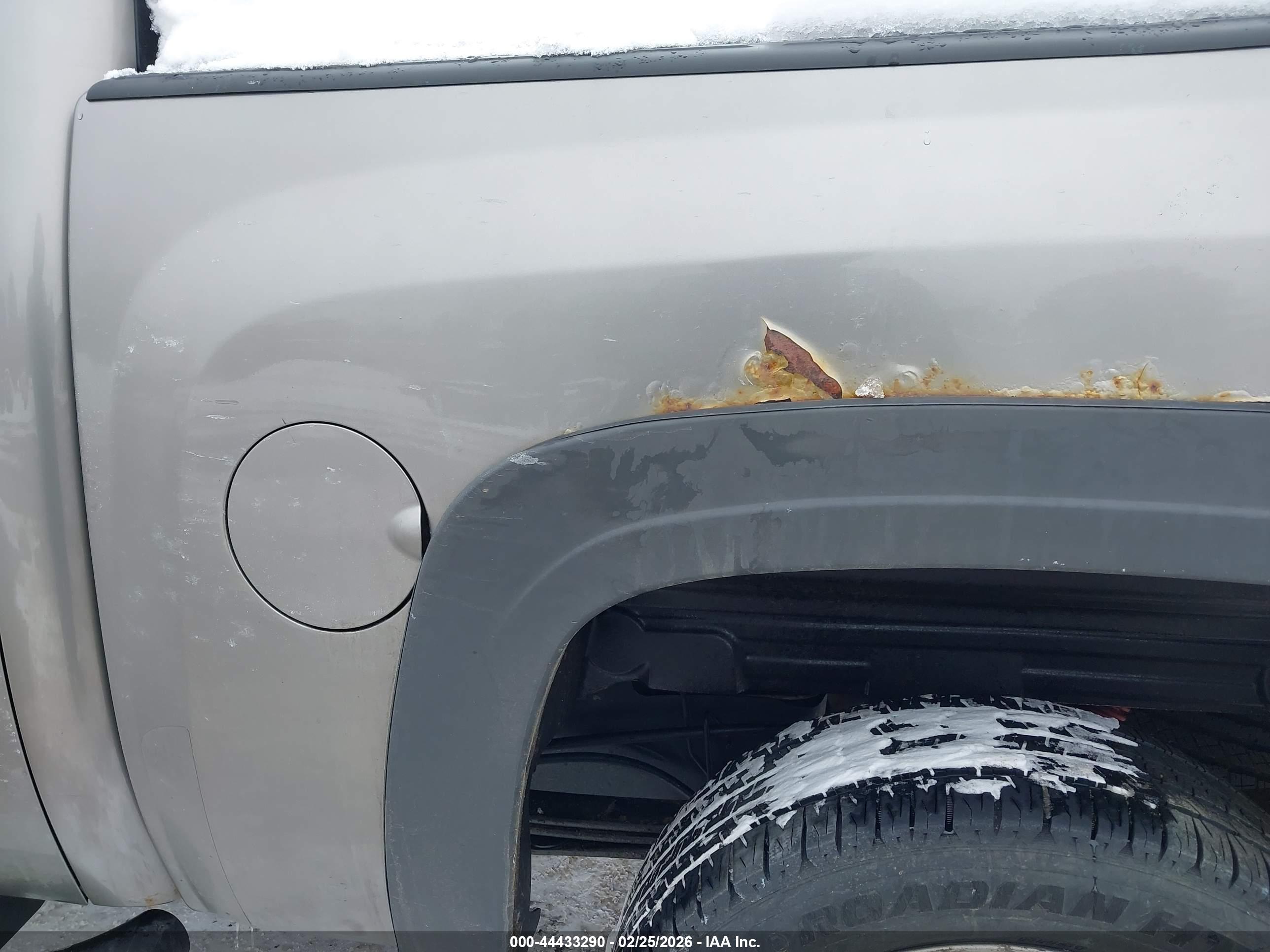 CHEVROLET SILVERADO image 6