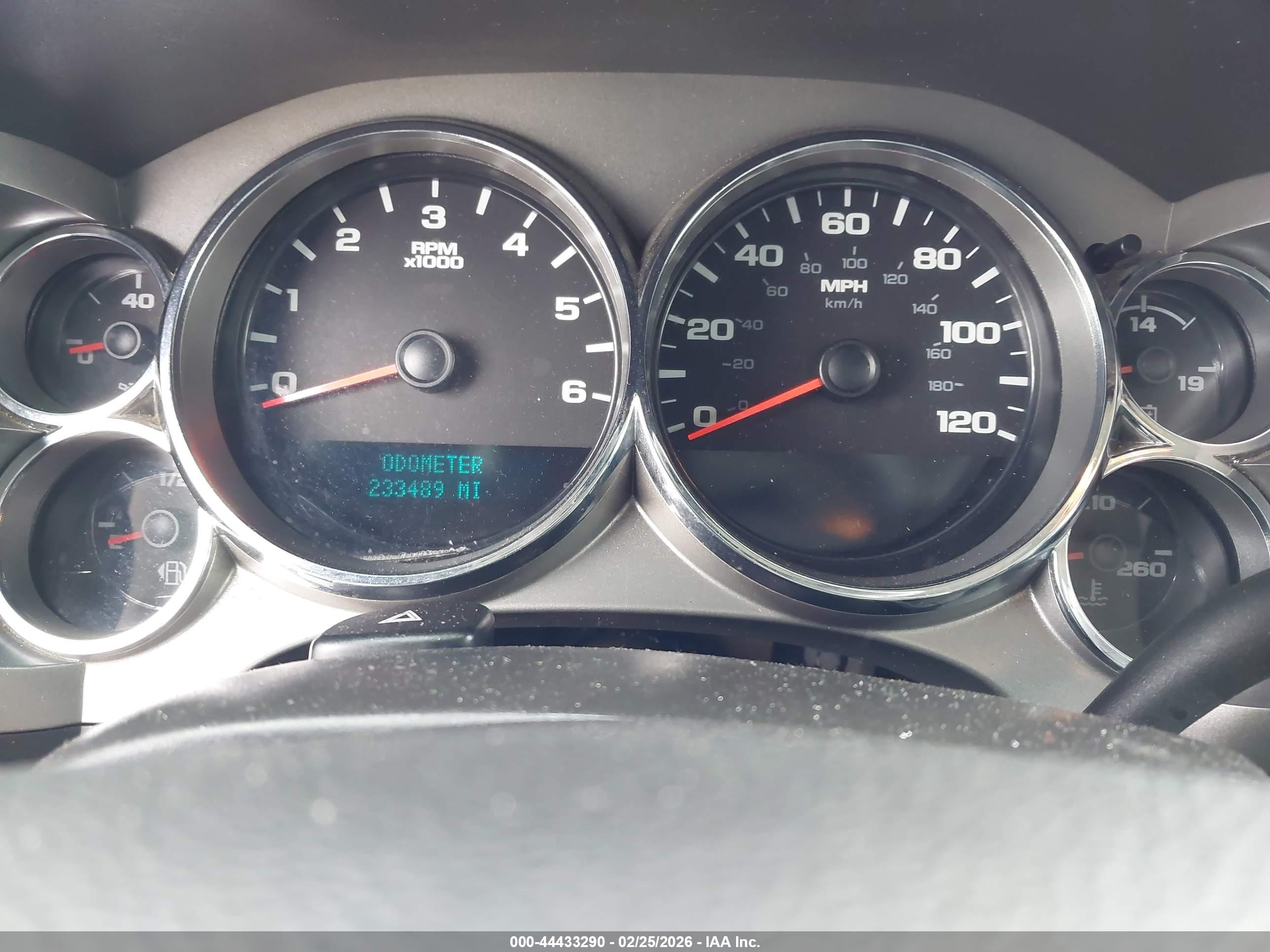 CHEVROLET SILVERADO image 7
