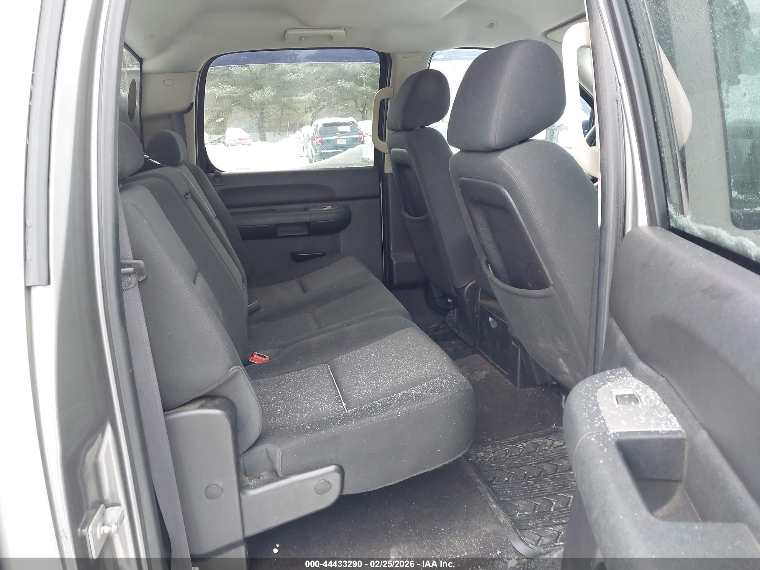 CHEVROLET SILVERADO image 8