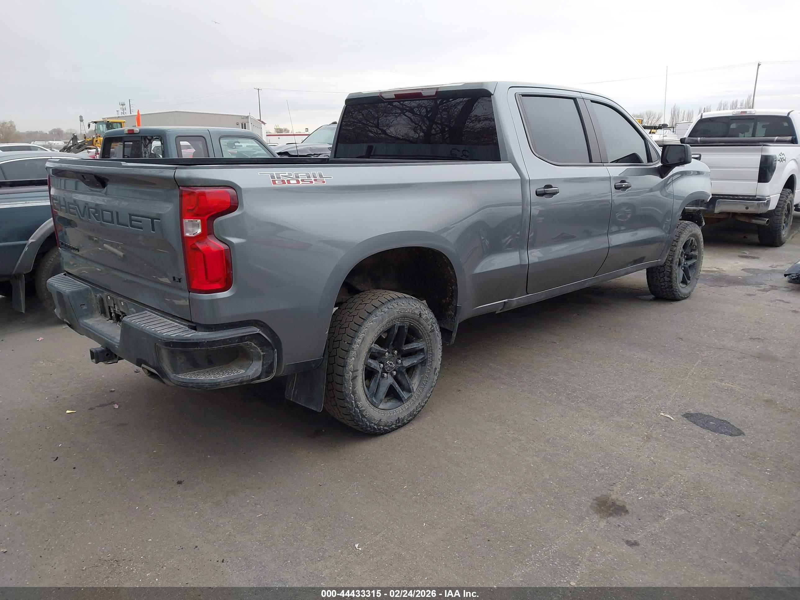 CHEVROLET SILVERADO image 4