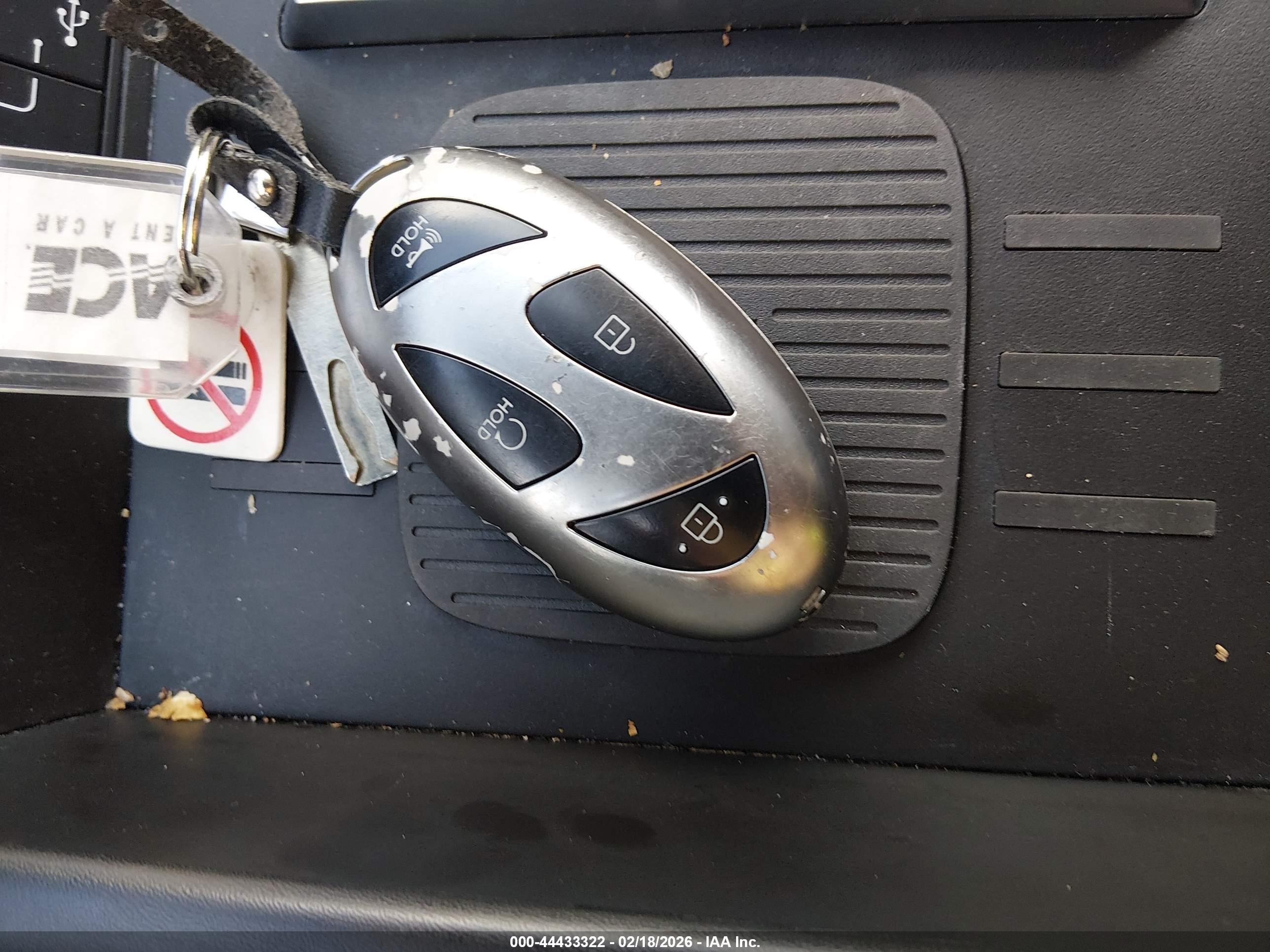 HYUNDAI SANTA image 11
