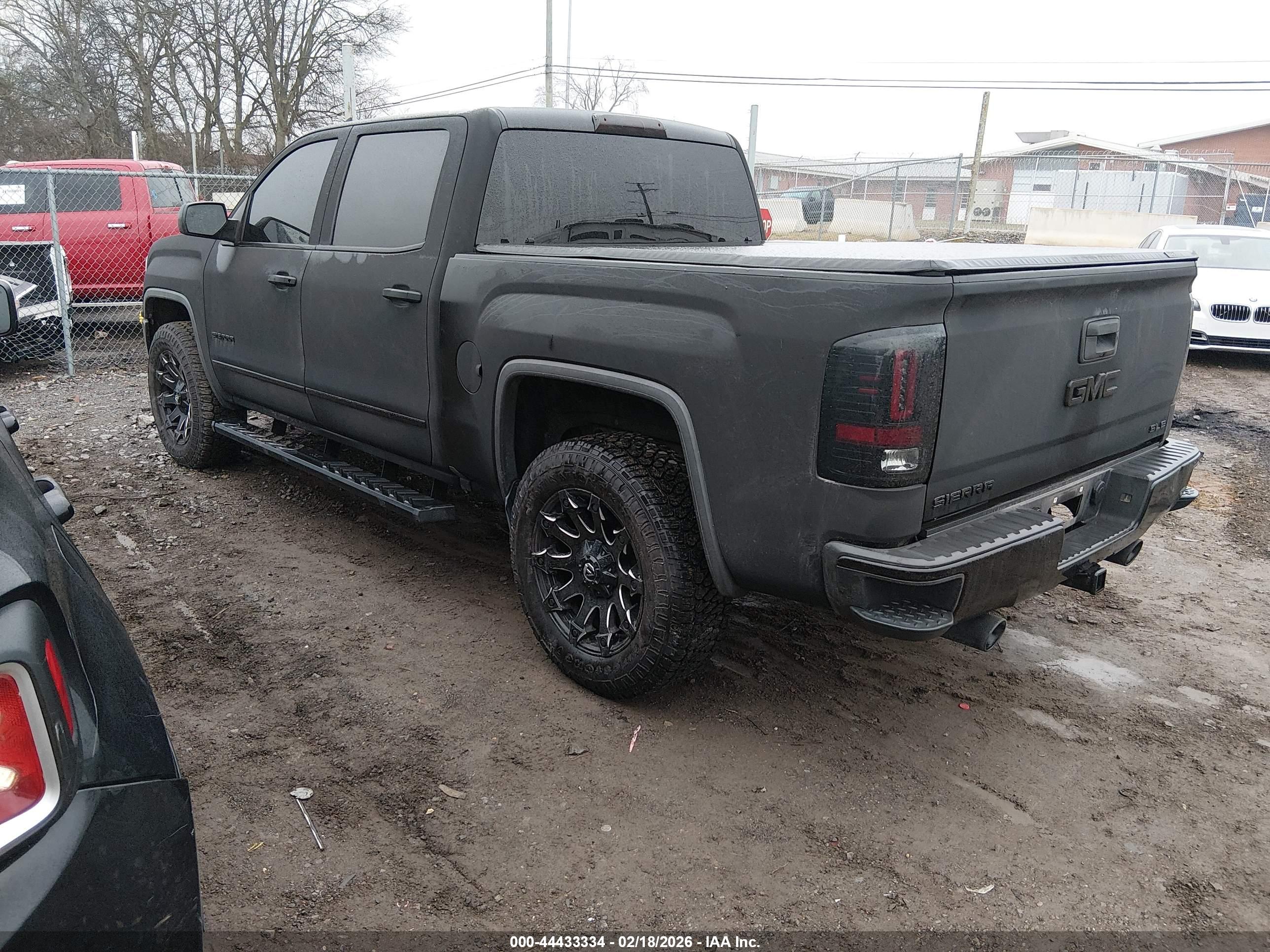 GMC SIERRA image 3
