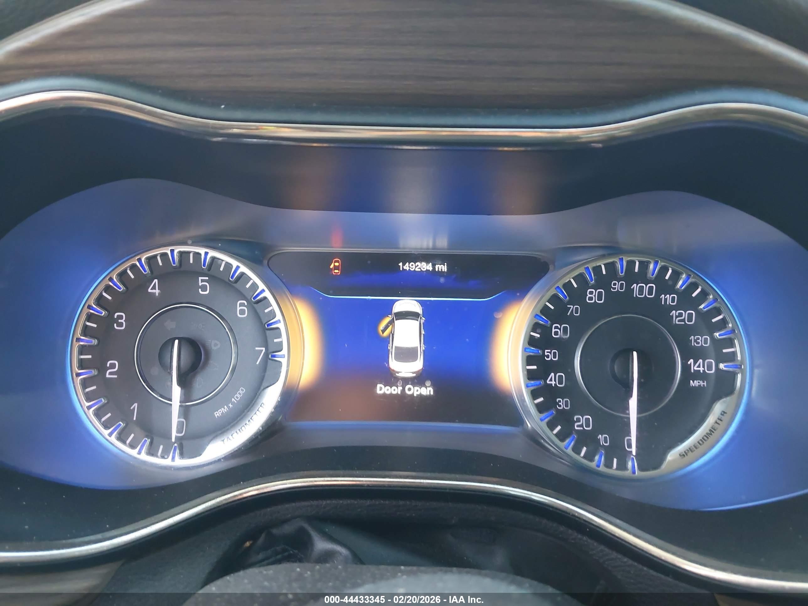 CHRYSLER 200 image 7