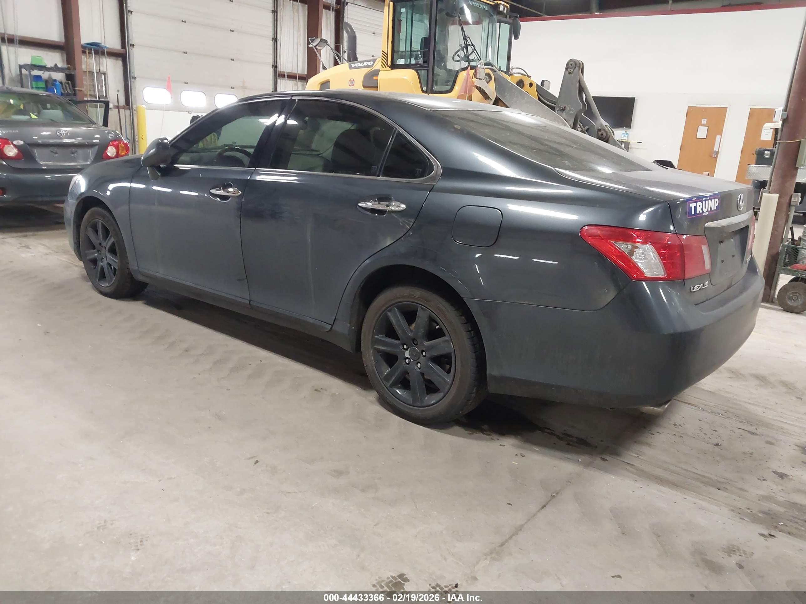 LEXUS ES image 3