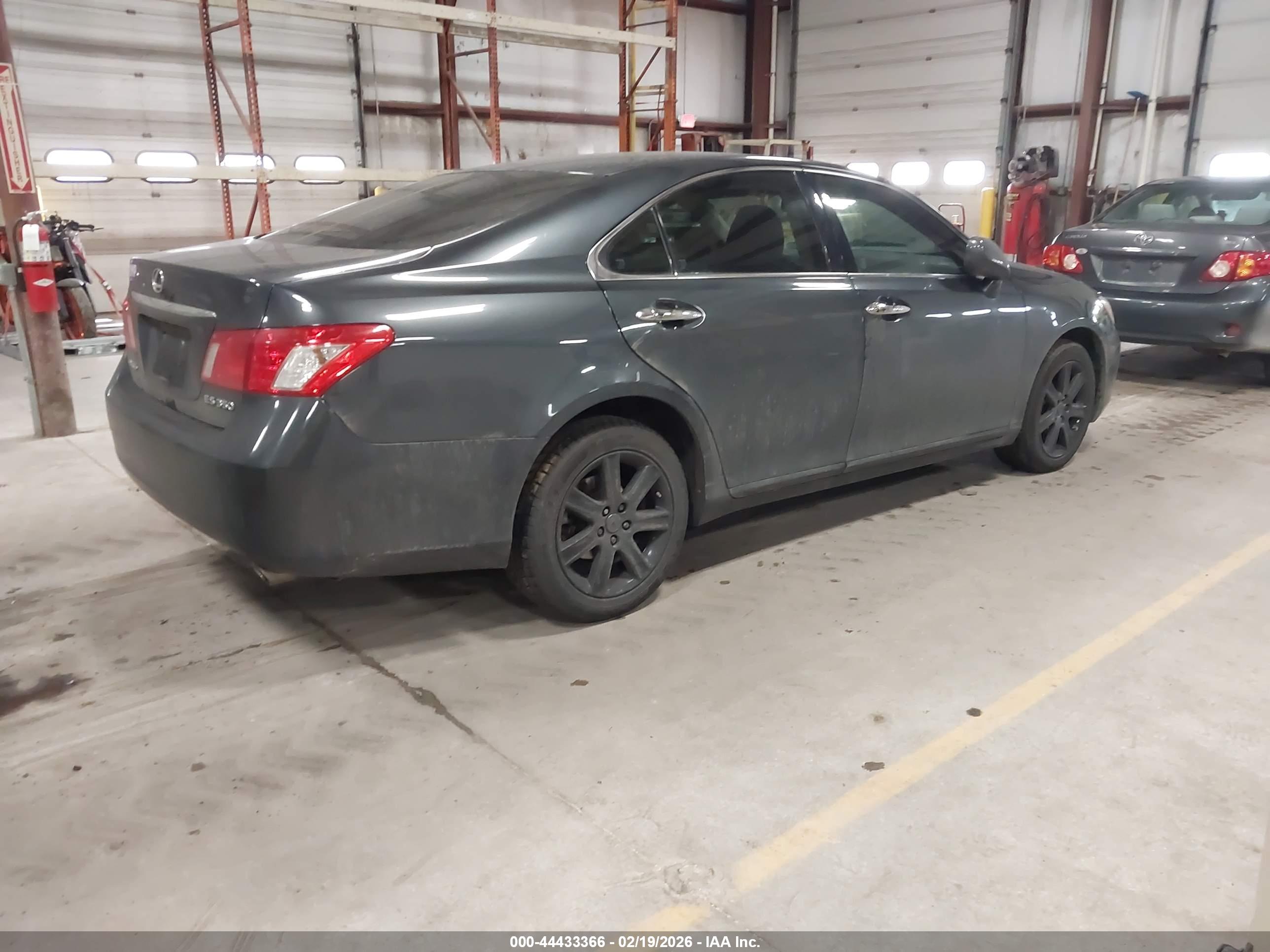 LEXUS ES image 4