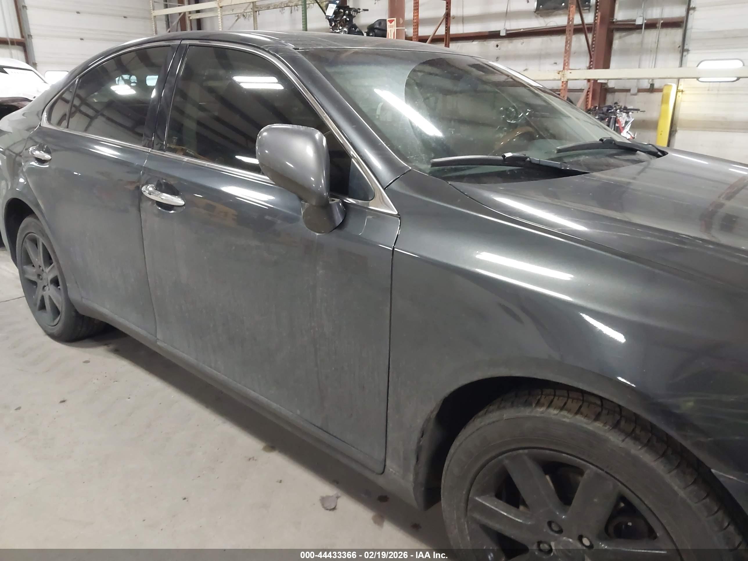 LEXUS ES image 6