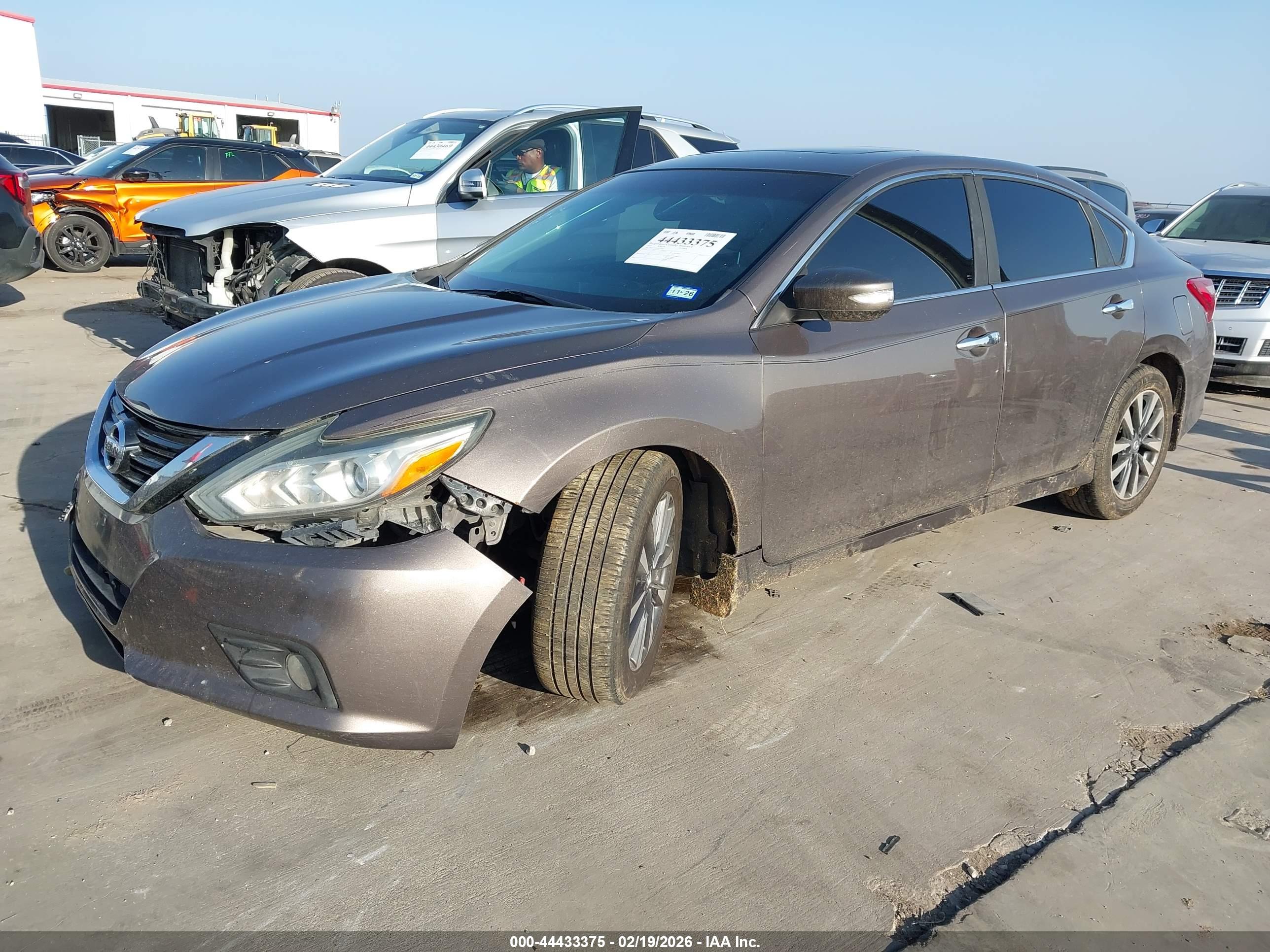 NISSAN ALTIMA image 2