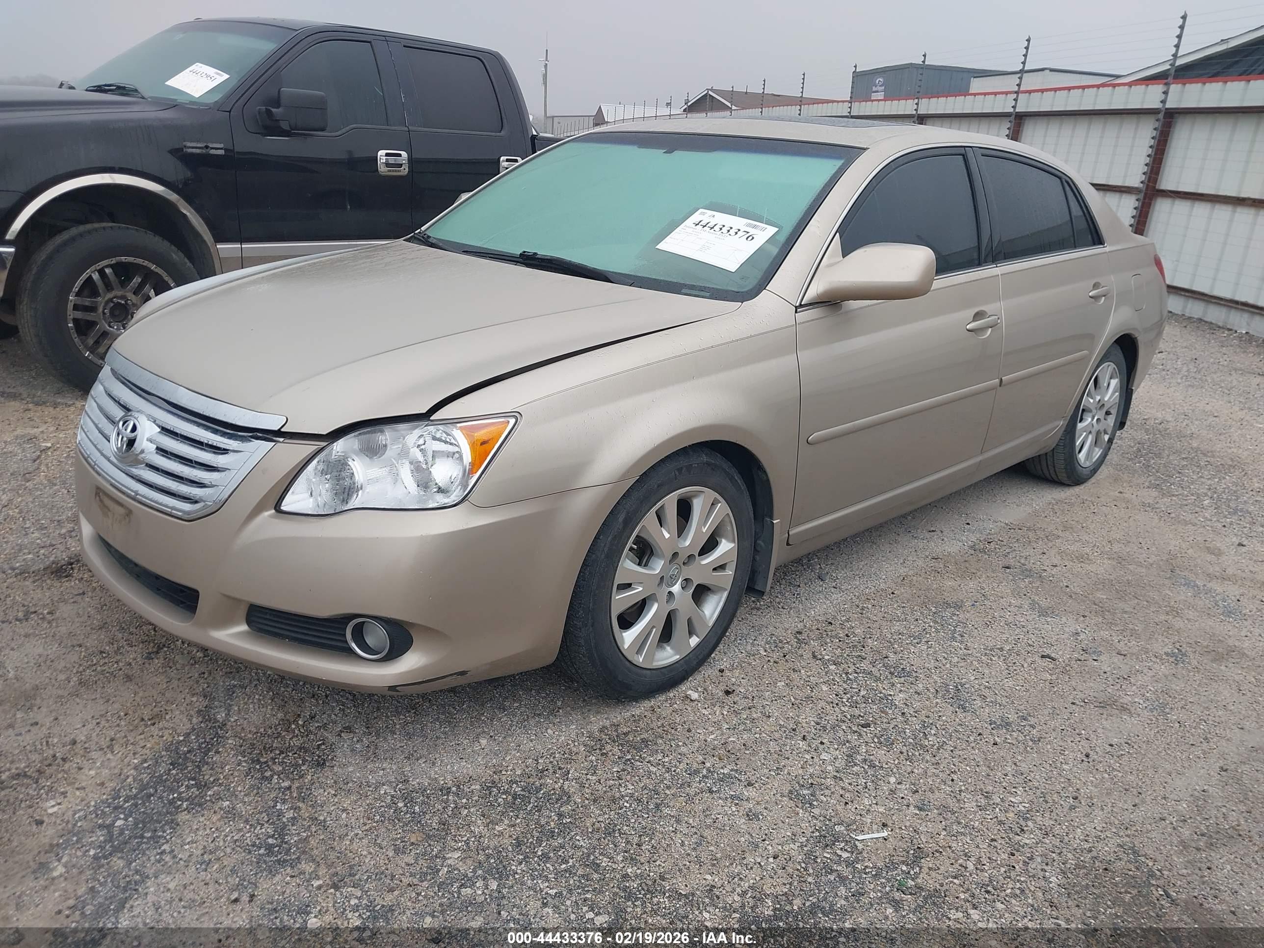 TOYOTA AVALON image 2