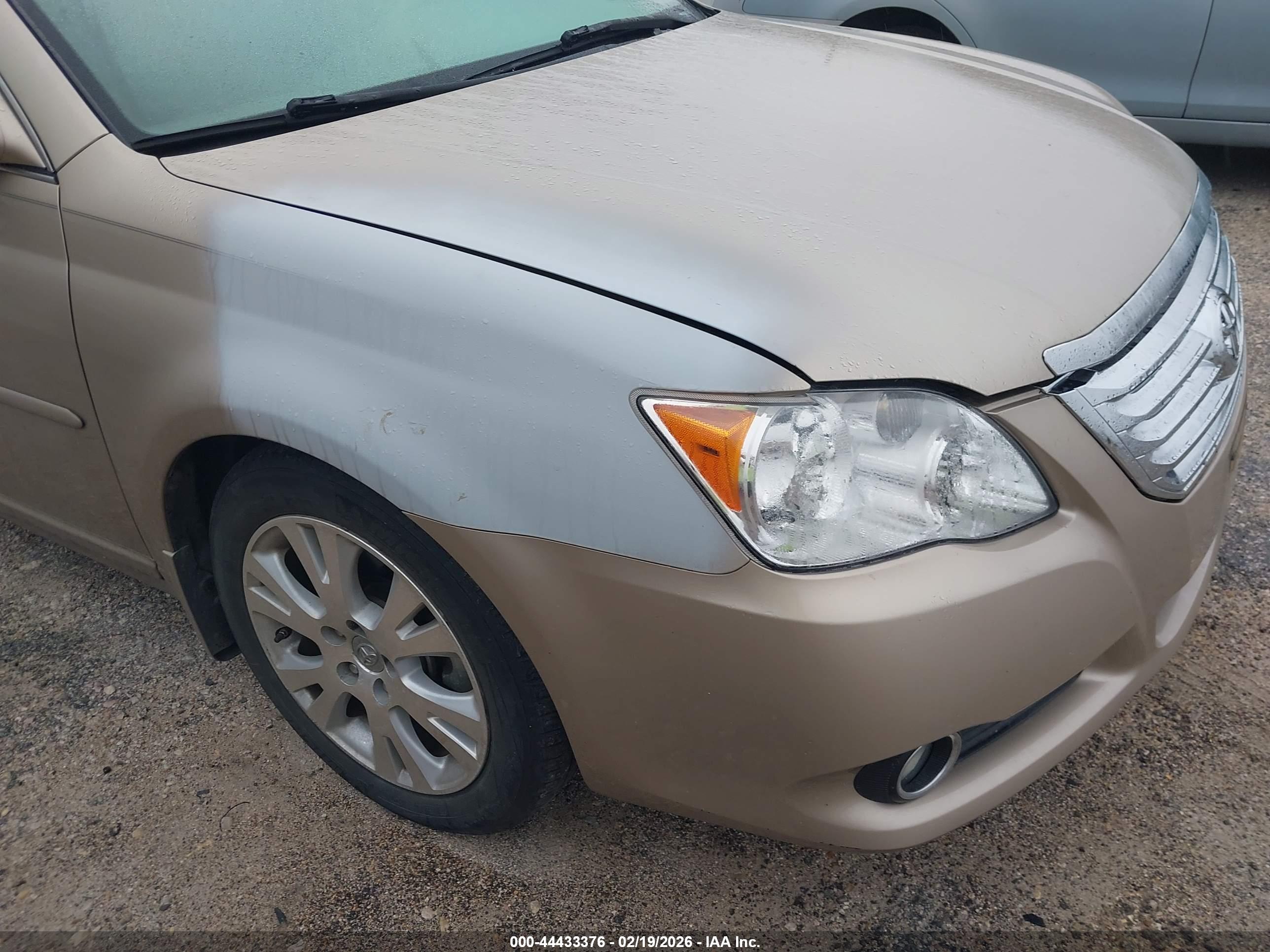 TOYOTA AVALON image 6