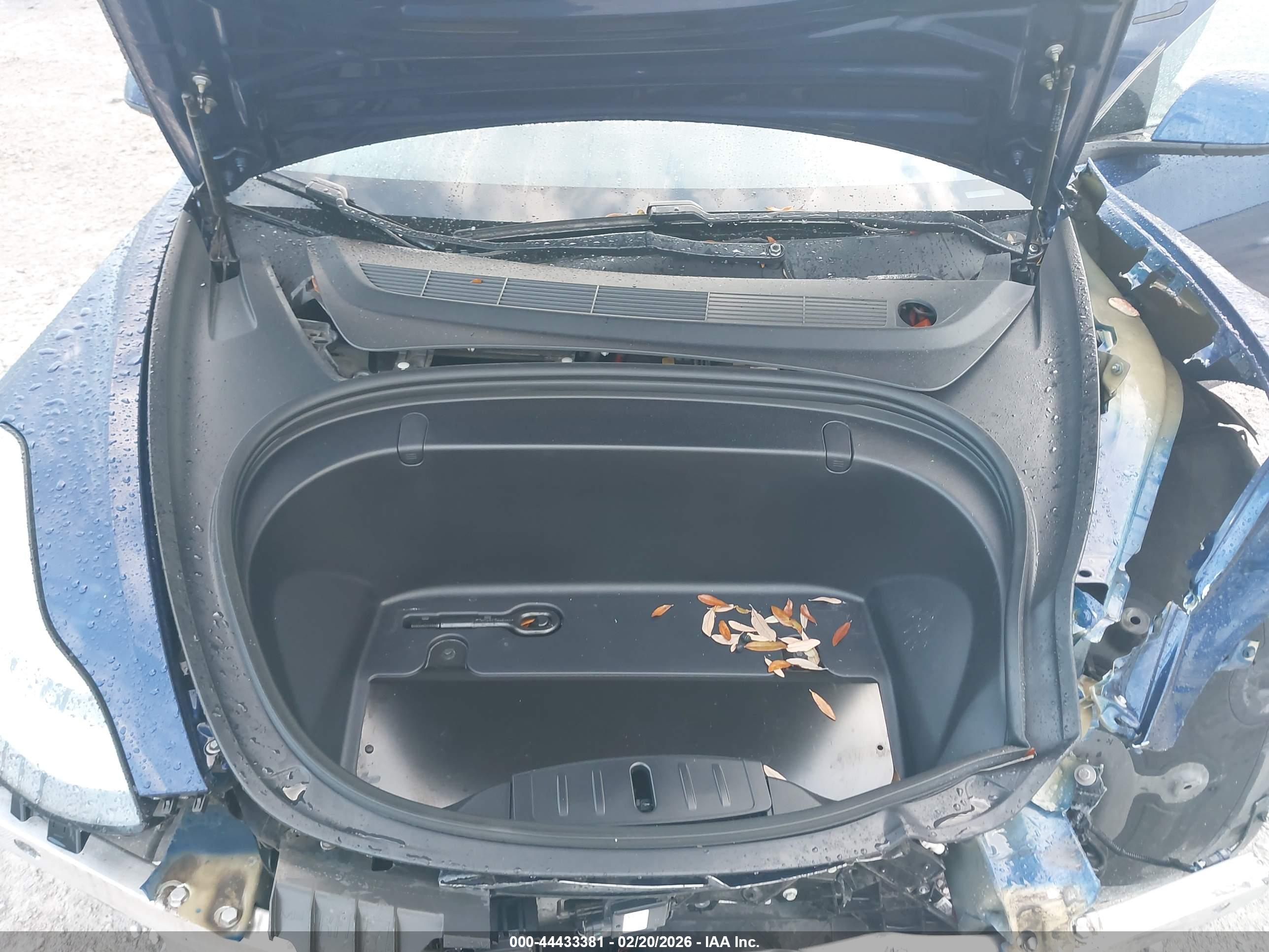 TESLA MODEL image 10