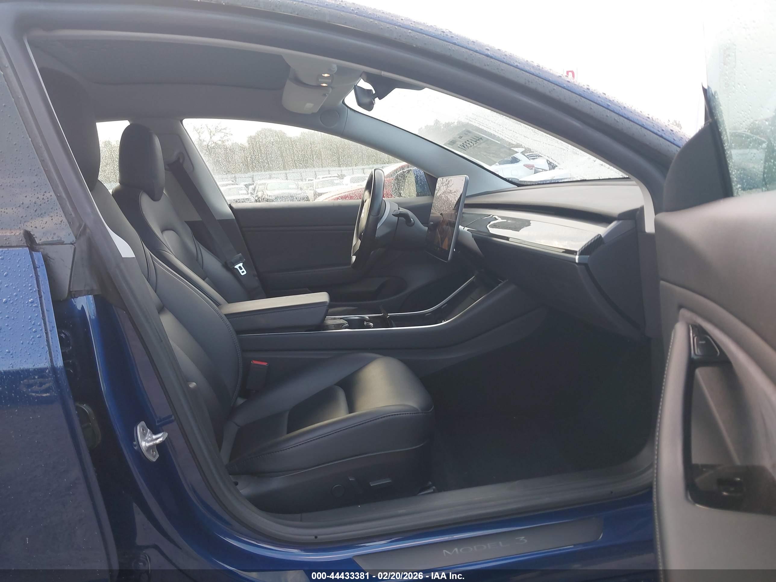 TESLA MODEL image 5