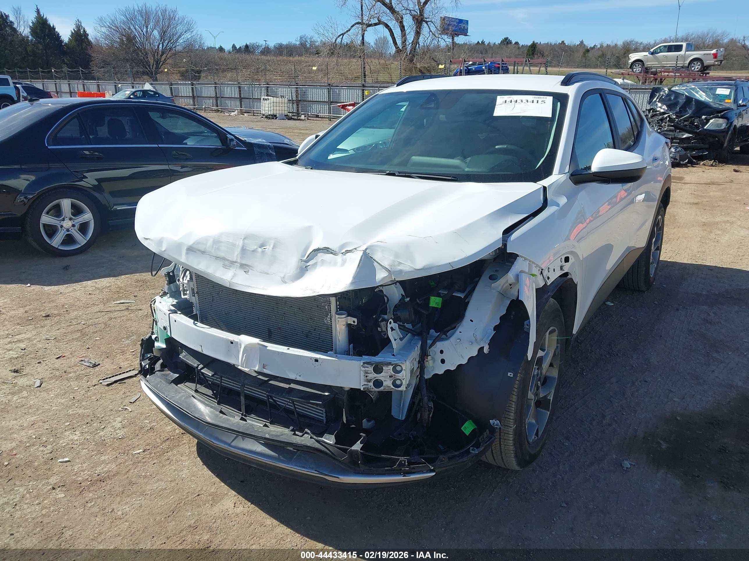 CHEVROLET TRAX image 2