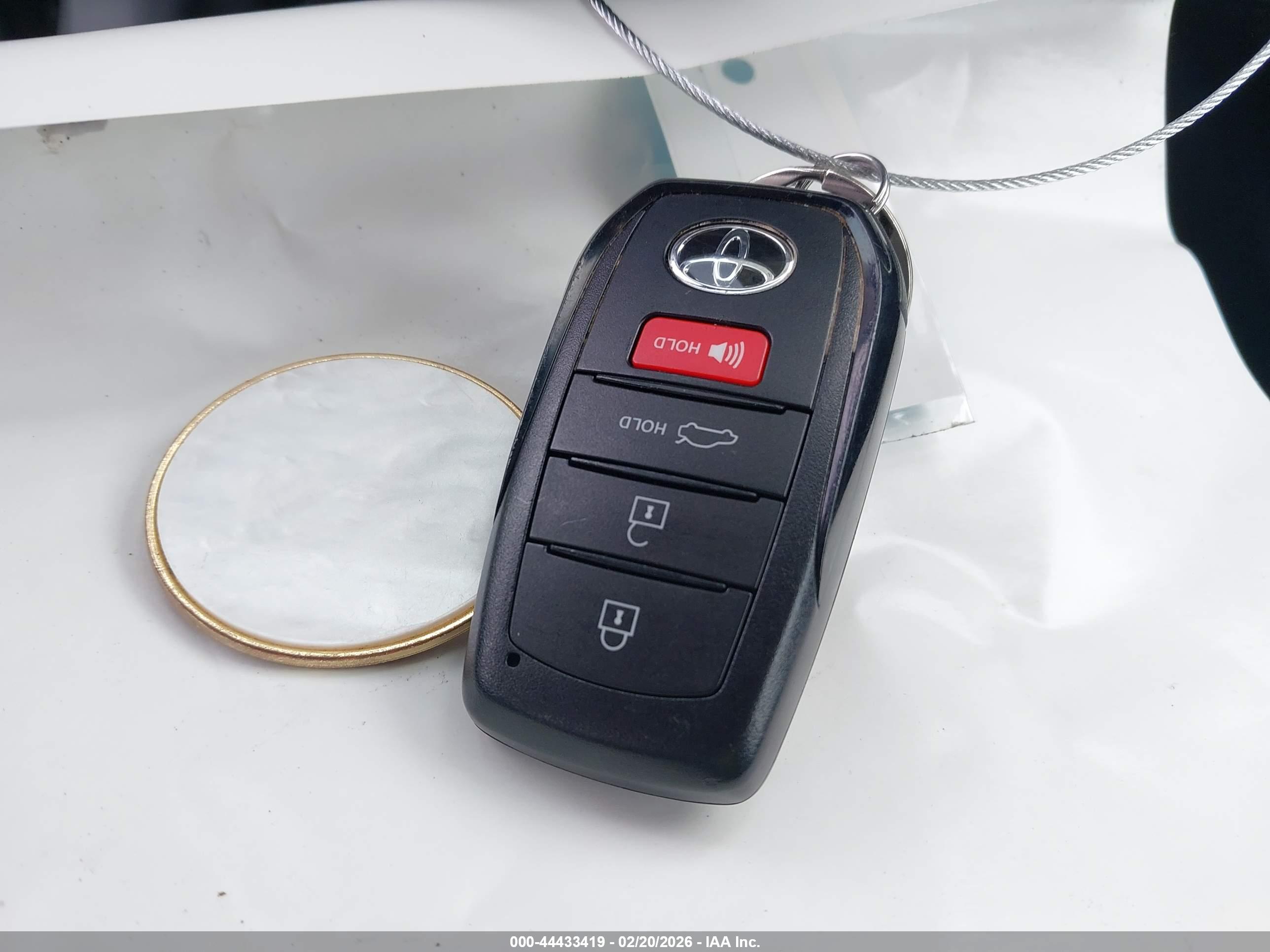 TOYOTA CAMRY image 11