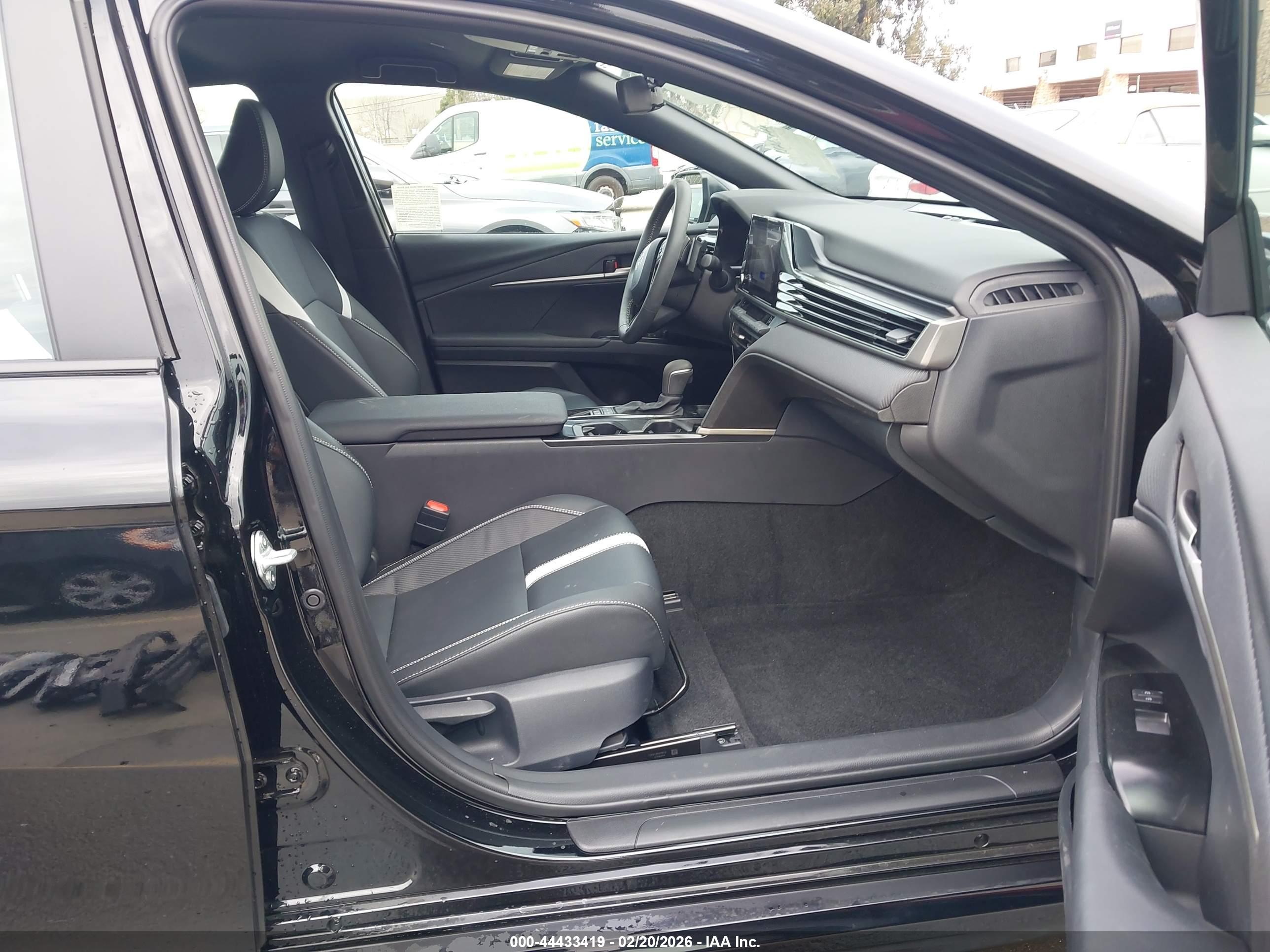 TOYOTA CAMRY image 5
