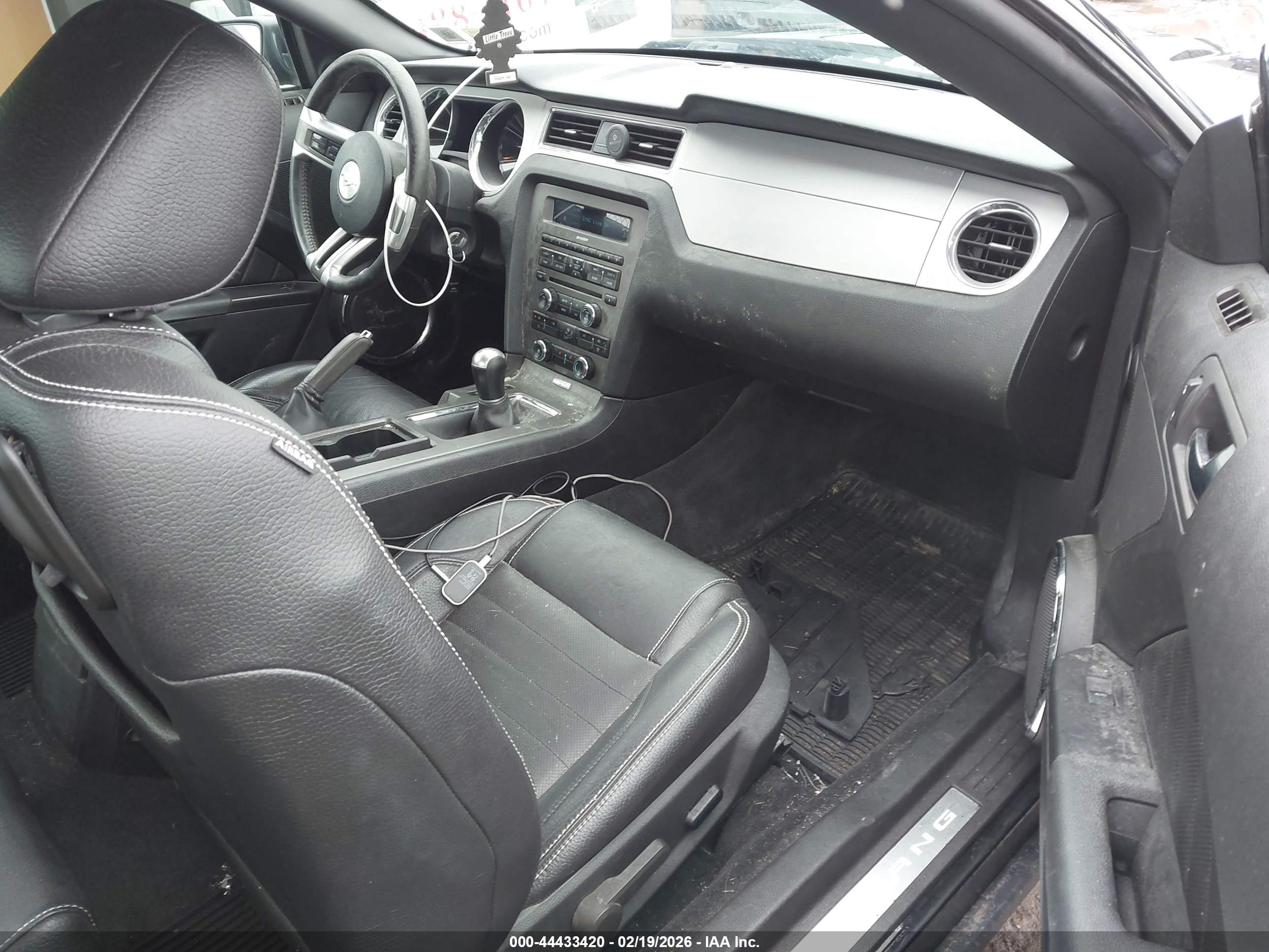 FORD MUSTANG image 5
