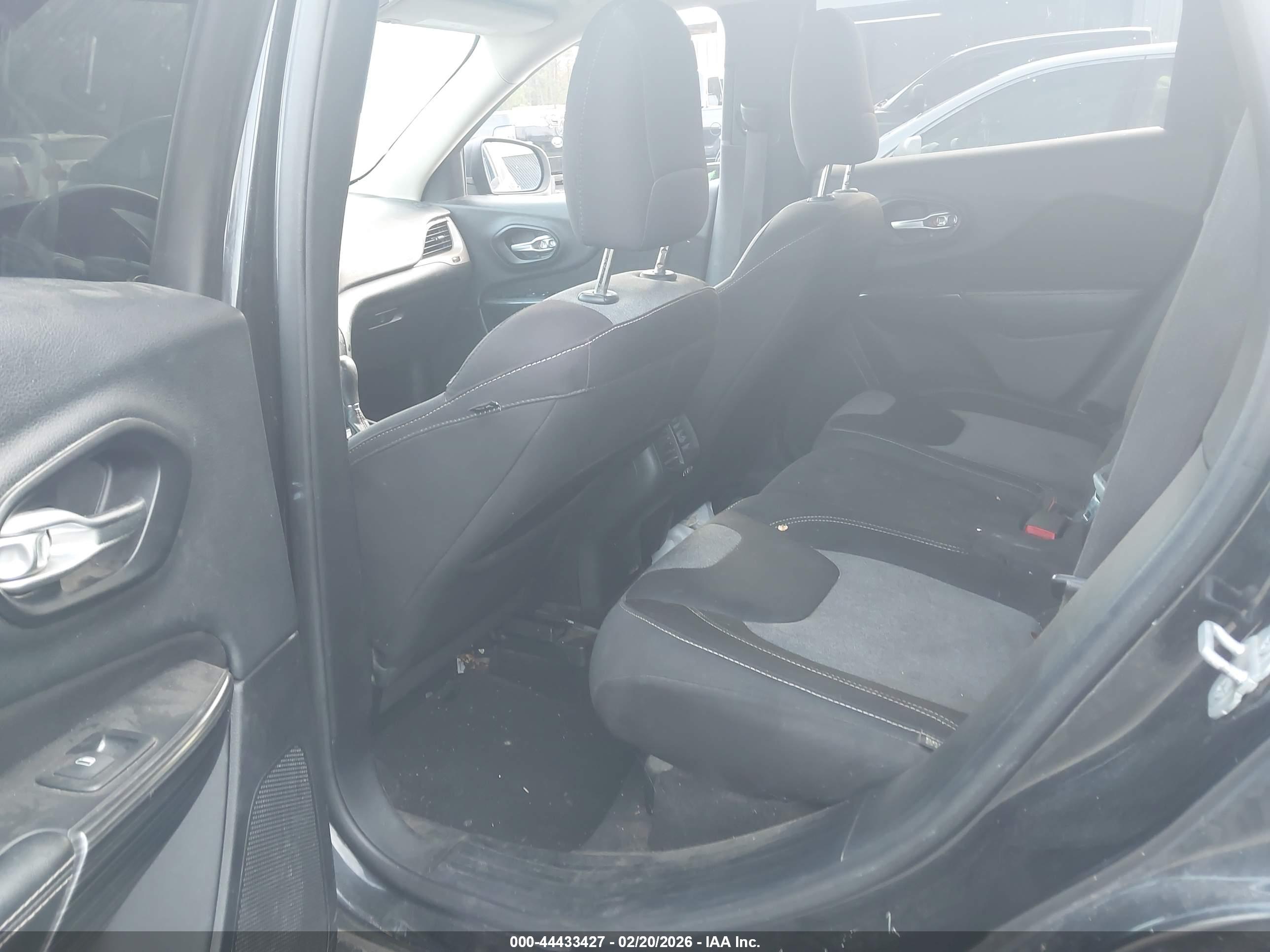 JEEP CHEROKEE image 8