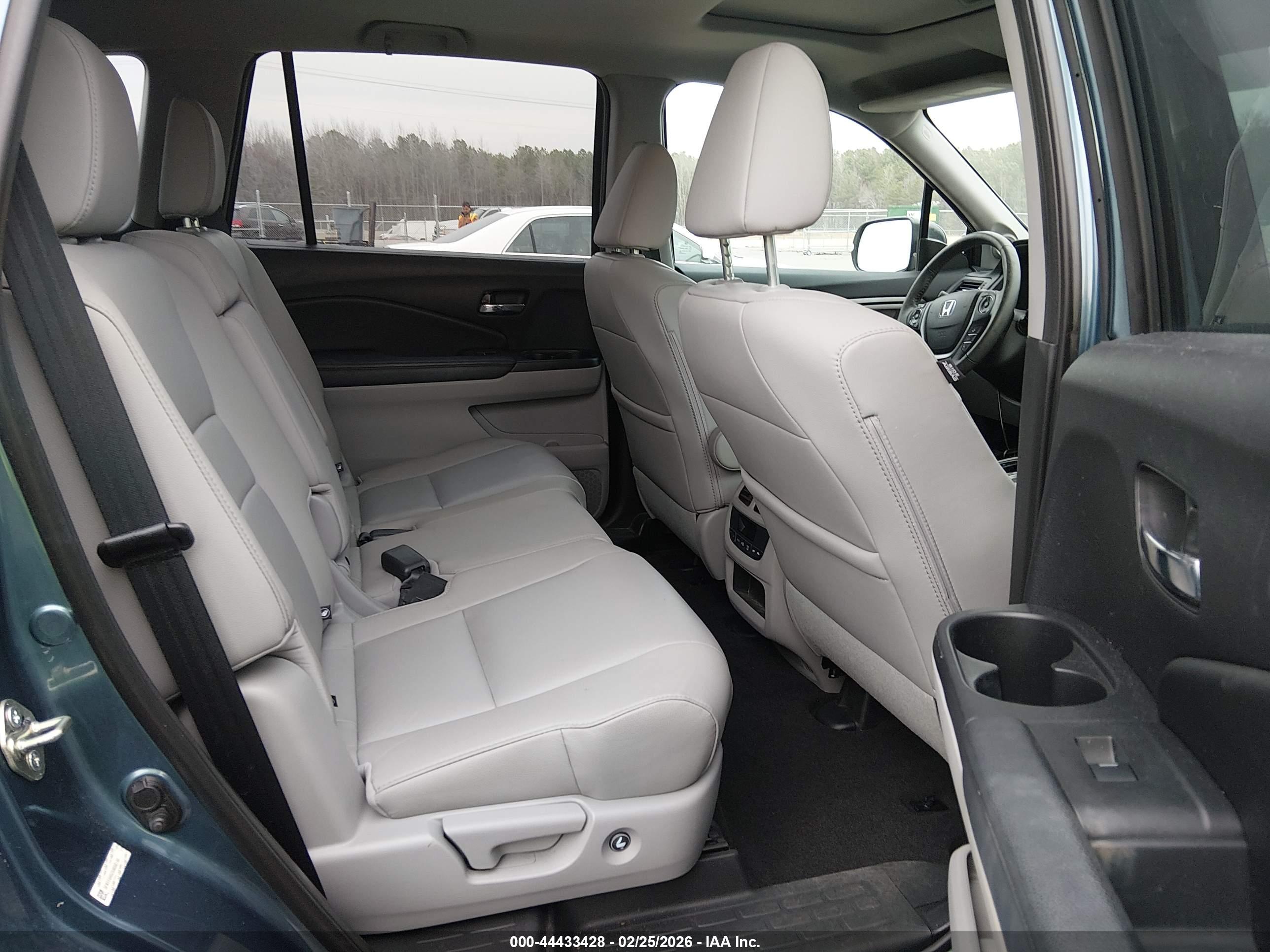 HONDA PILOT image 8