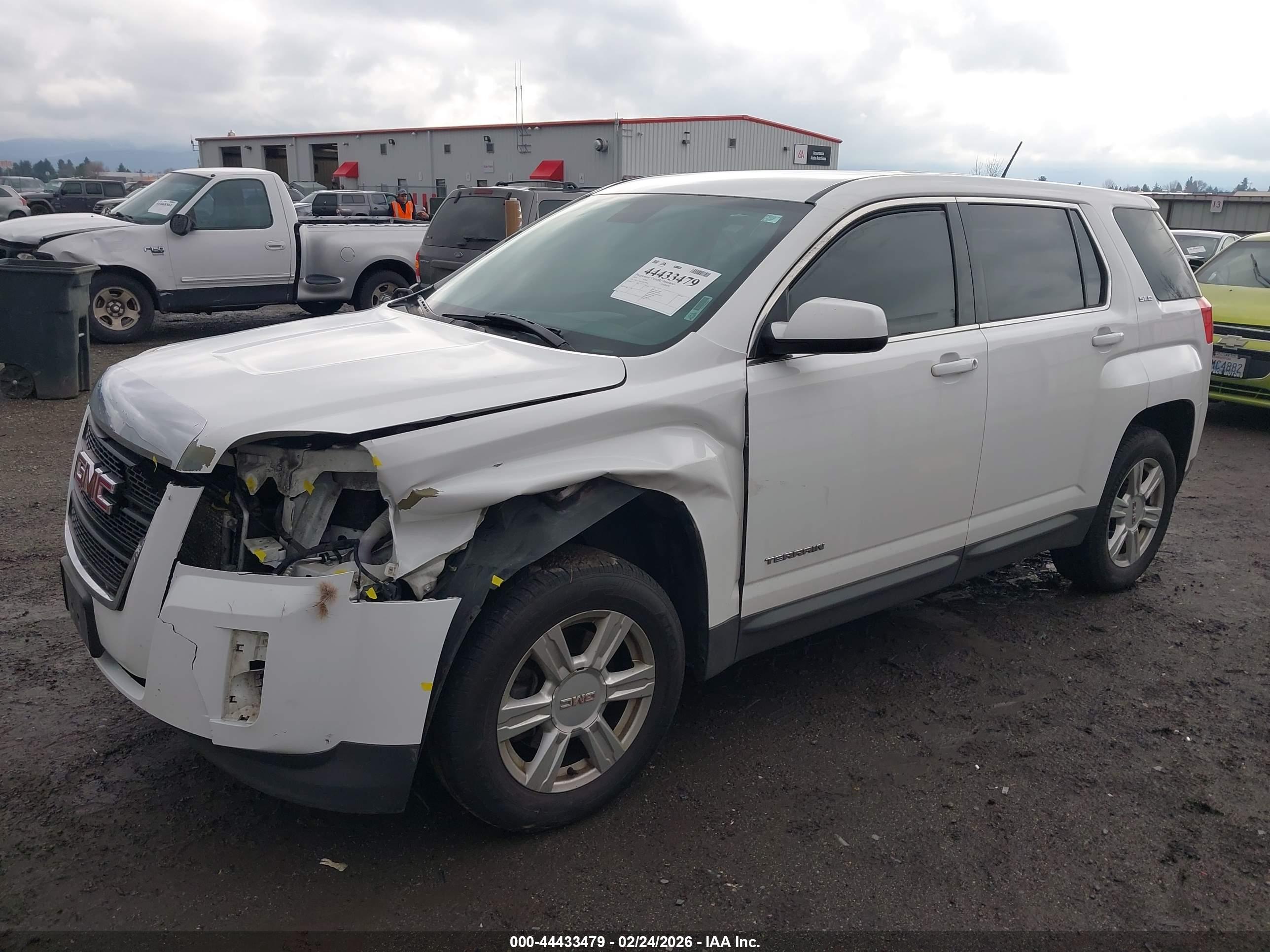 GMC TERRAIN image 2