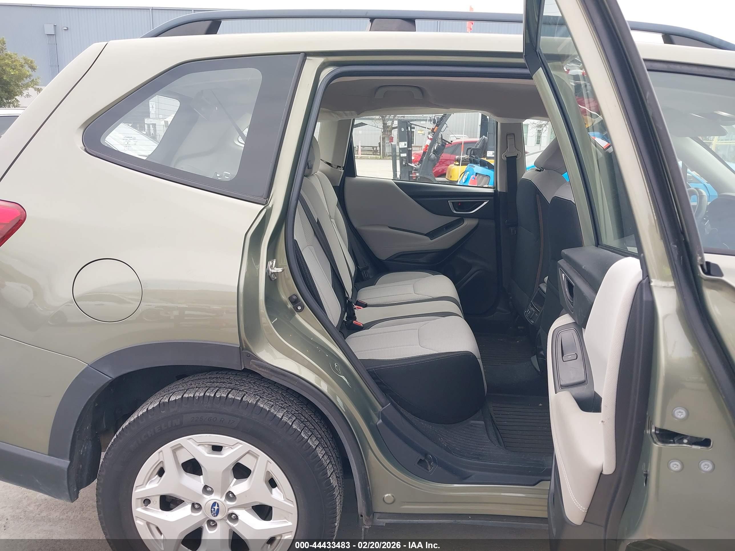 SUBARU FORESTER image 8