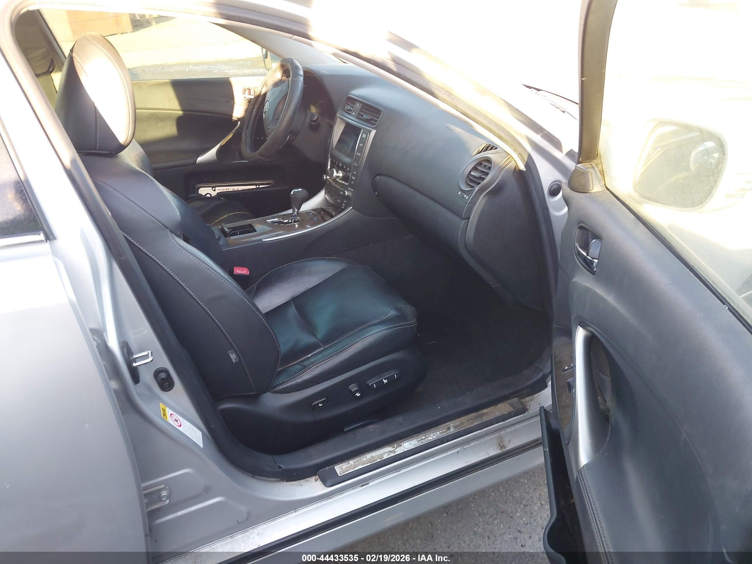 LEXUS IS image 5