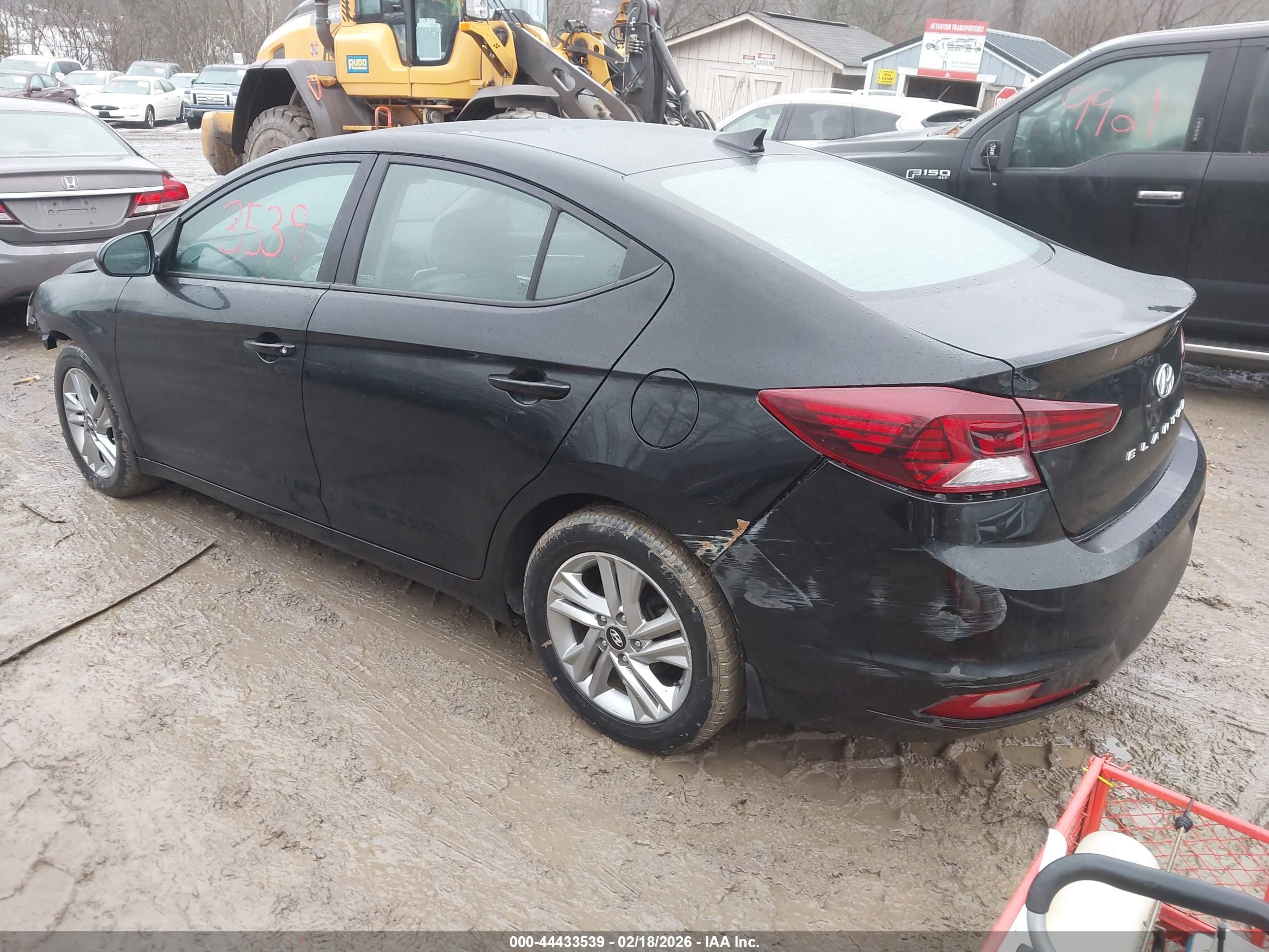 HYUNDAI ELANTRA image 3