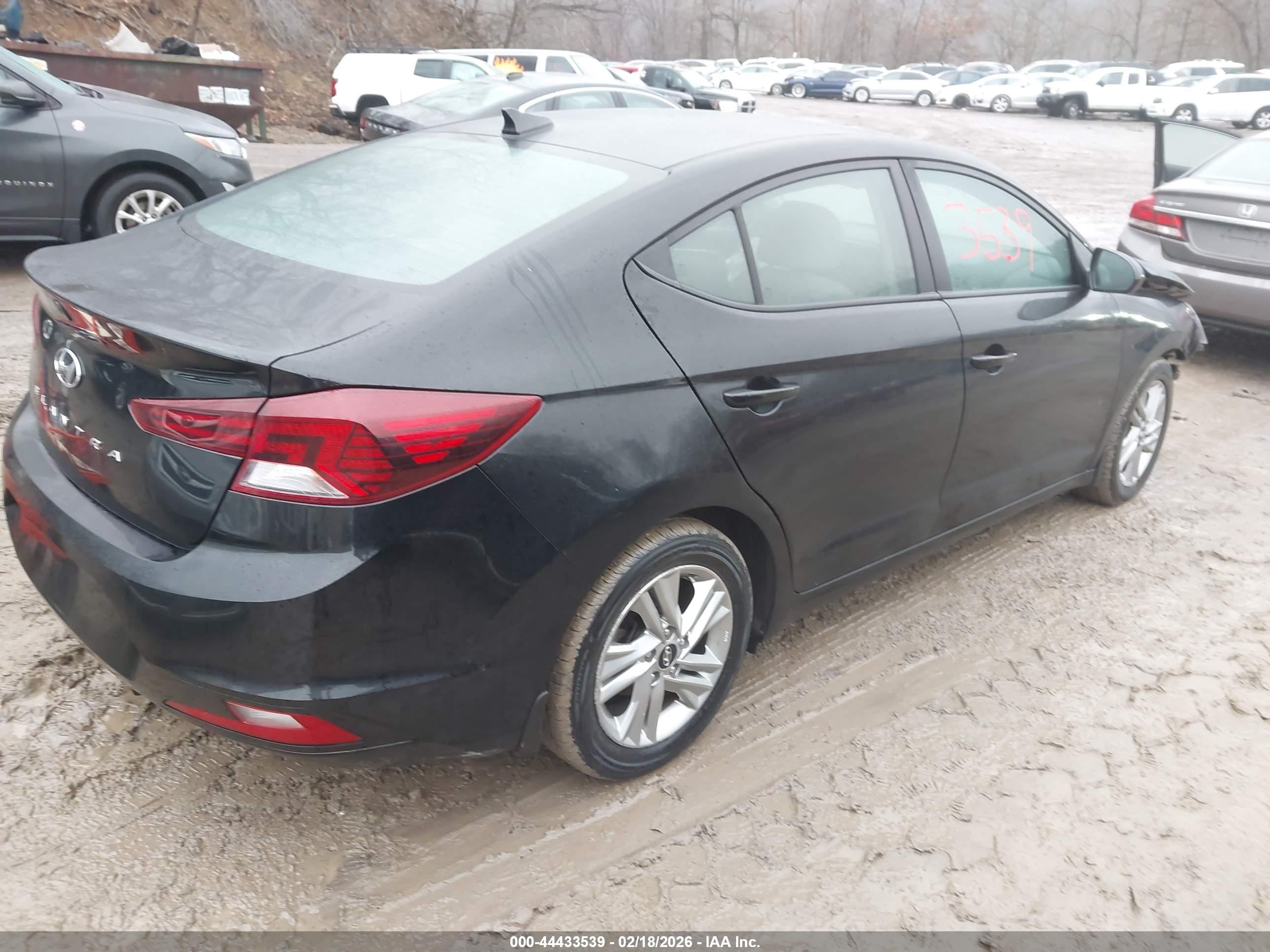 HYUNDAI ELANTRA image 4