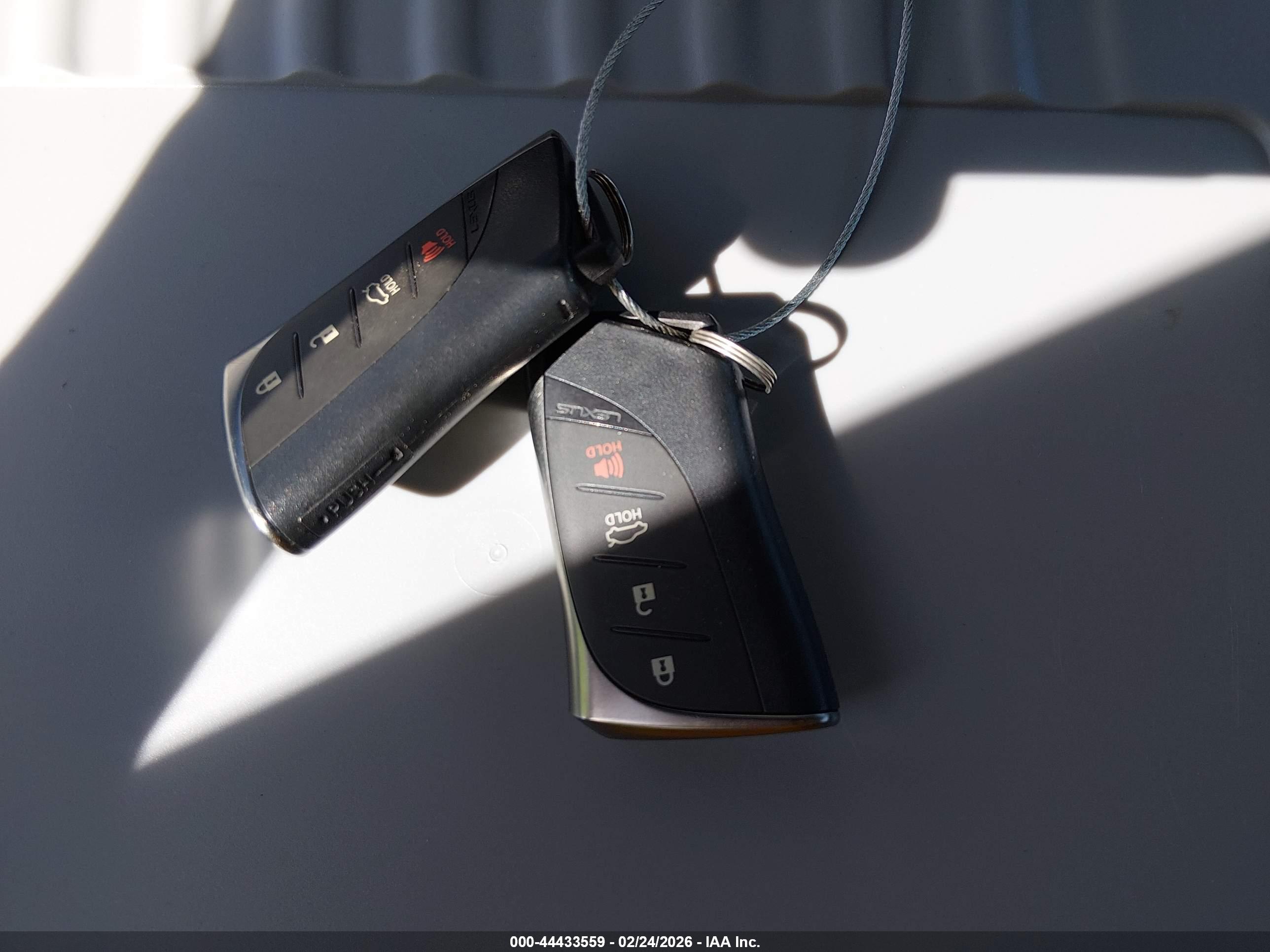 LEXUS ES image 11