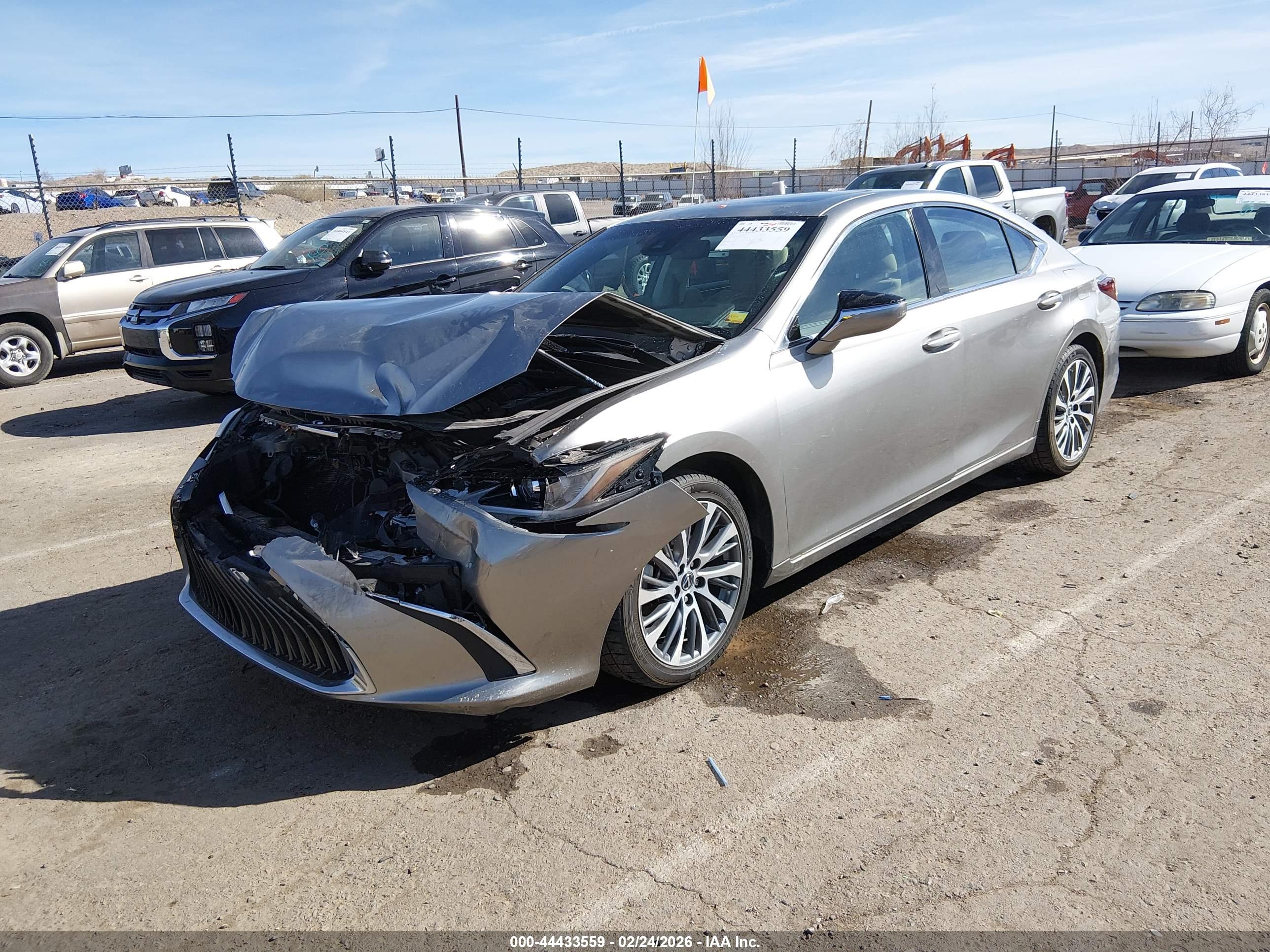 LEXUS ES image 2
