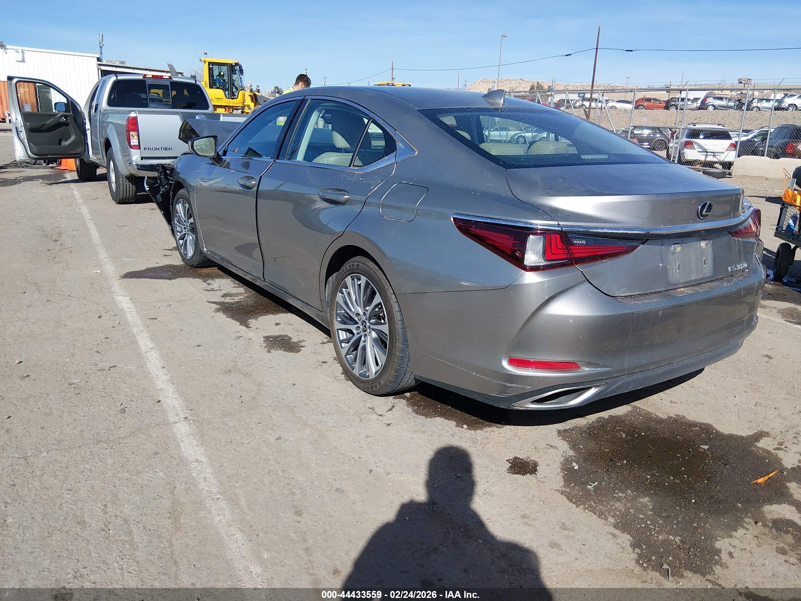 LEXUS ES image 3