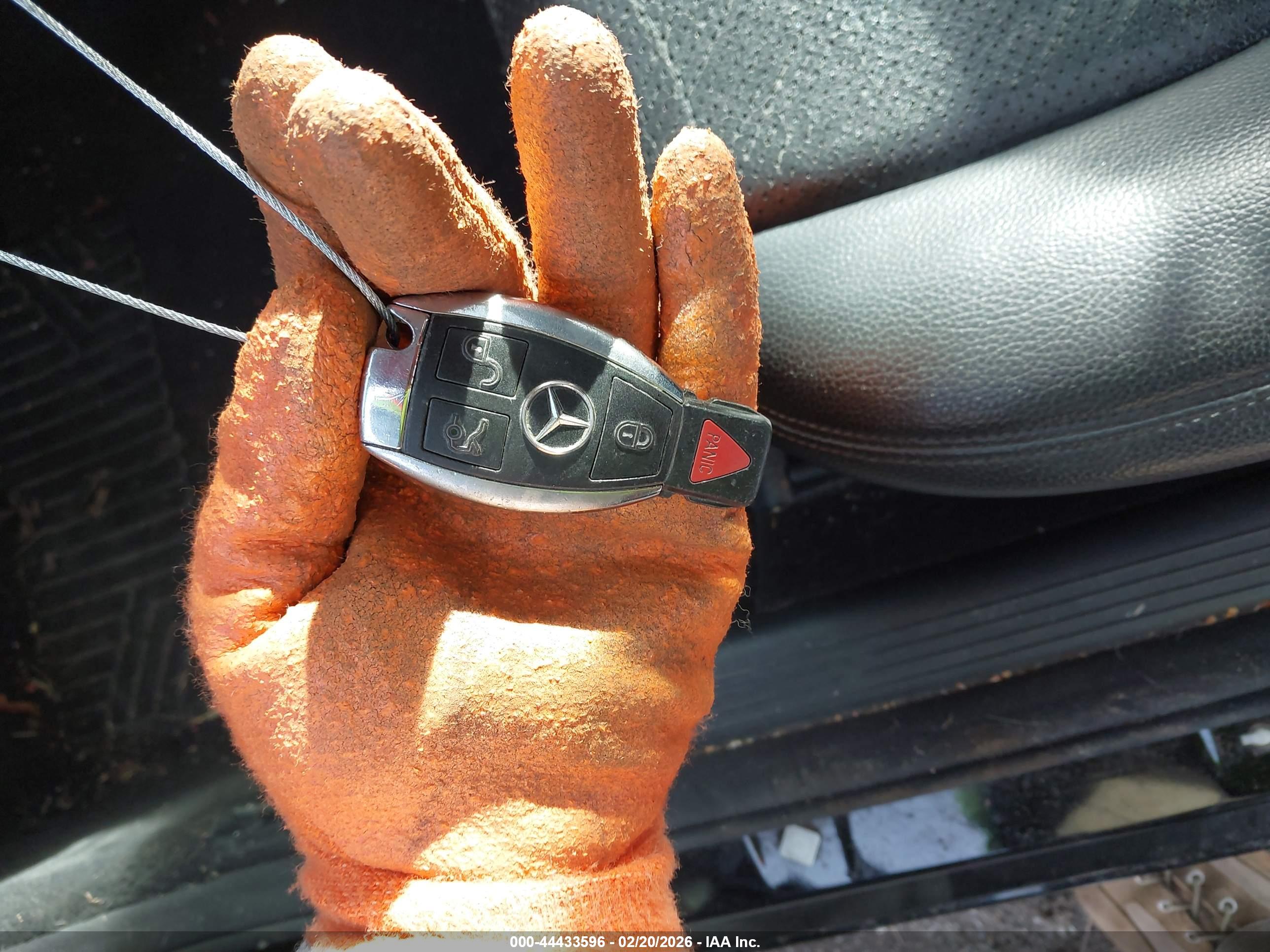 MERCEDES-BENZ E image 11