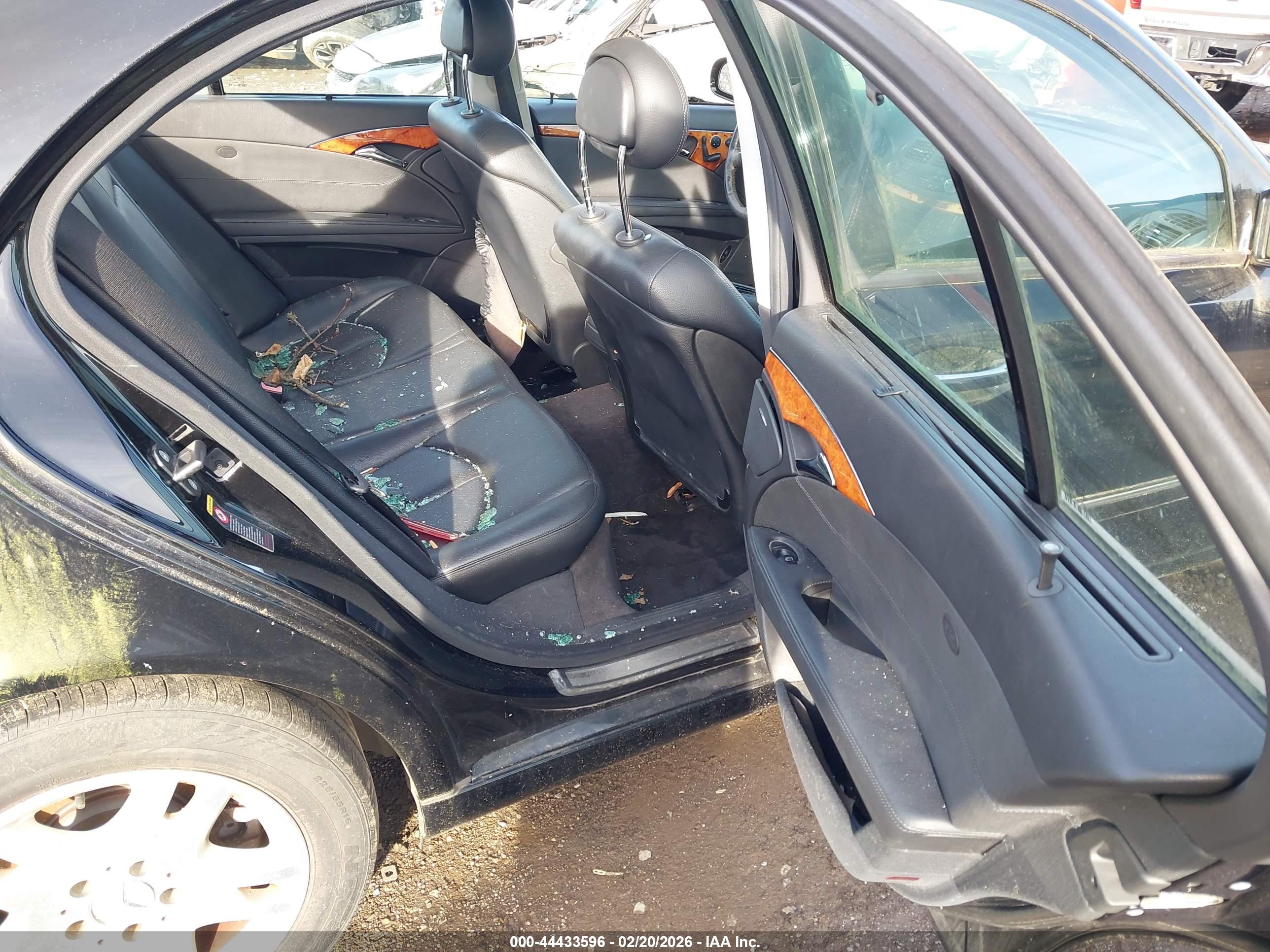MERCEDES-BENZ E image 8