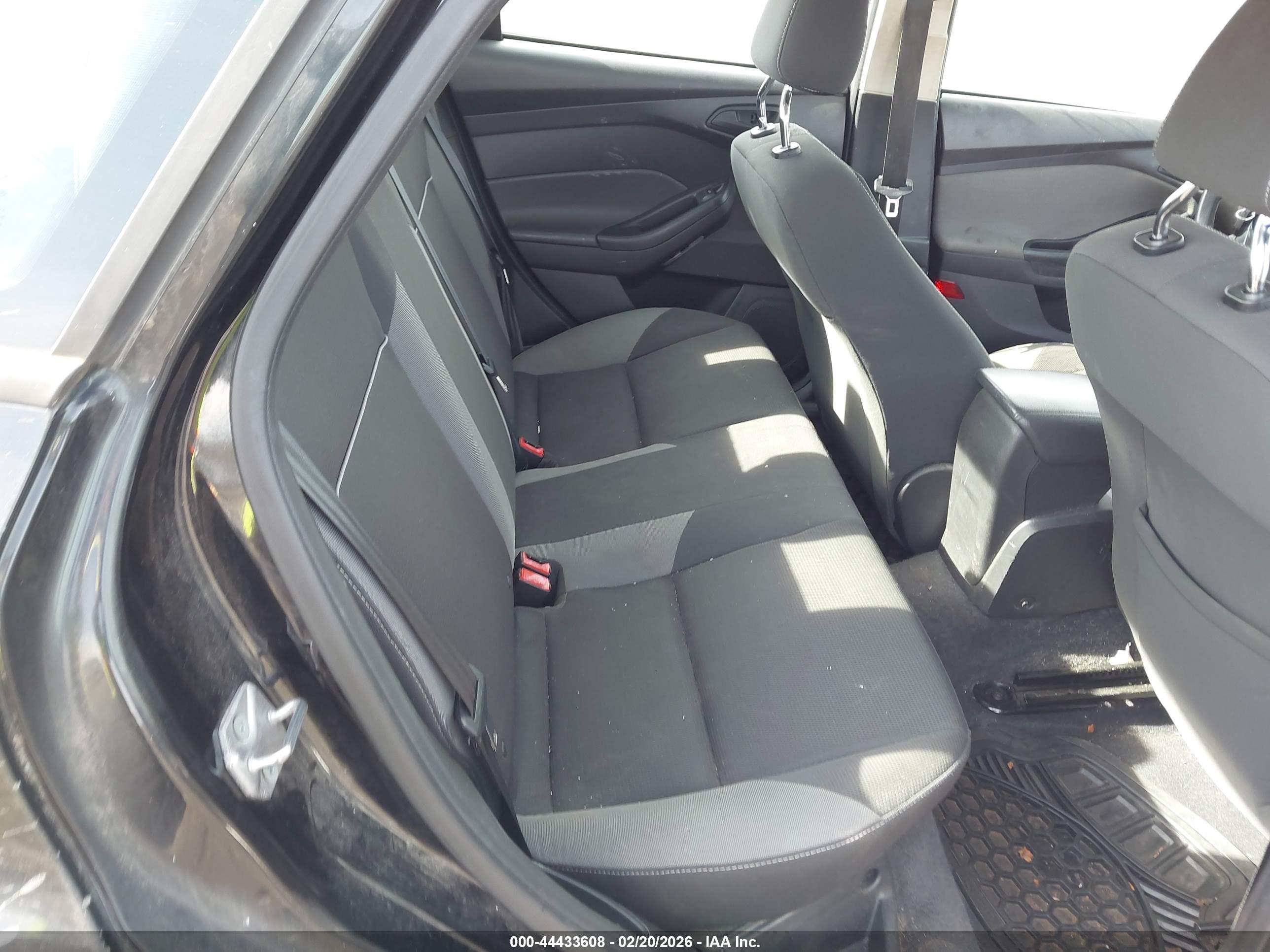 FORD FOCUS image 8