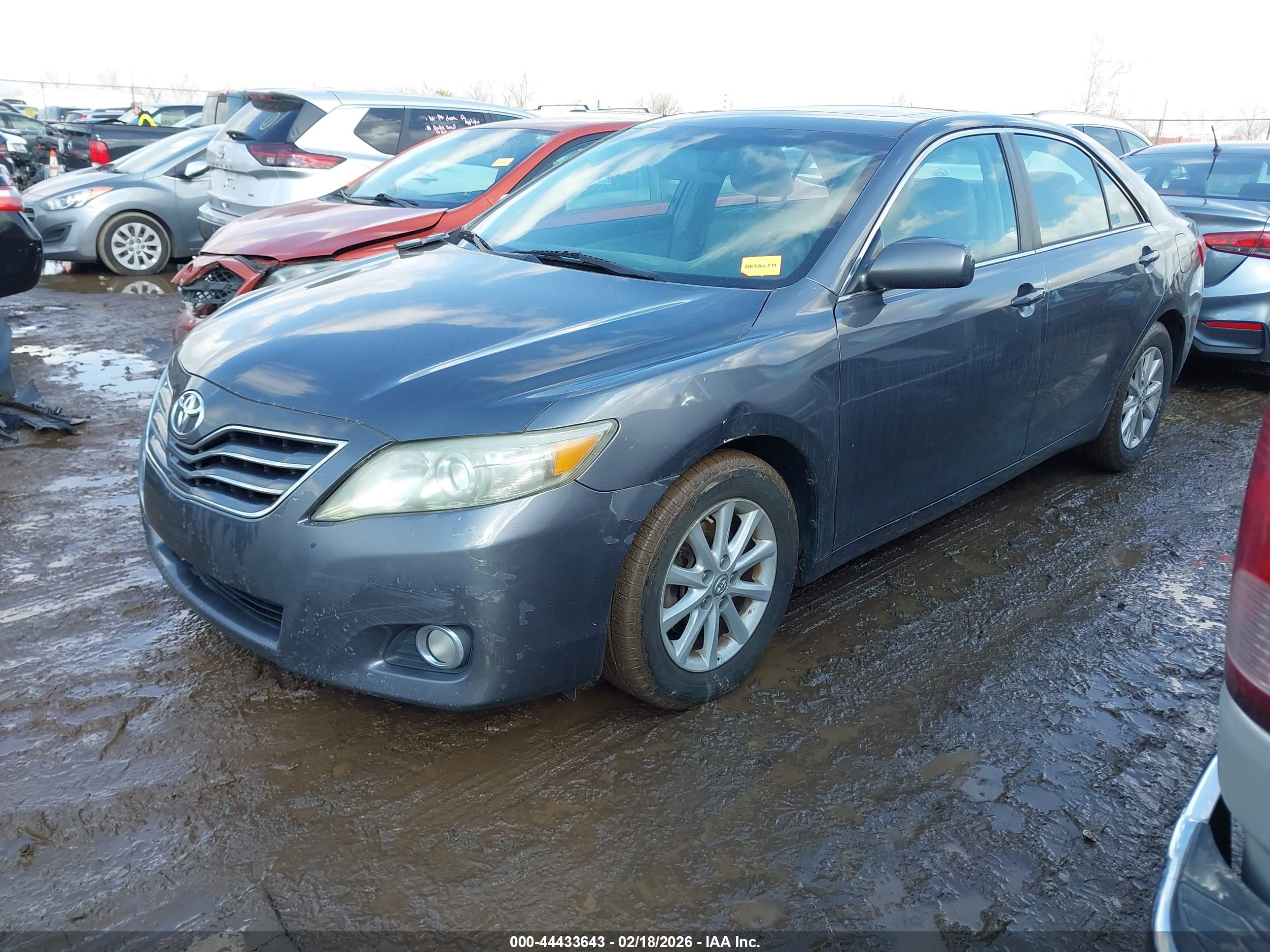 TOYOTA CAMRY image 2