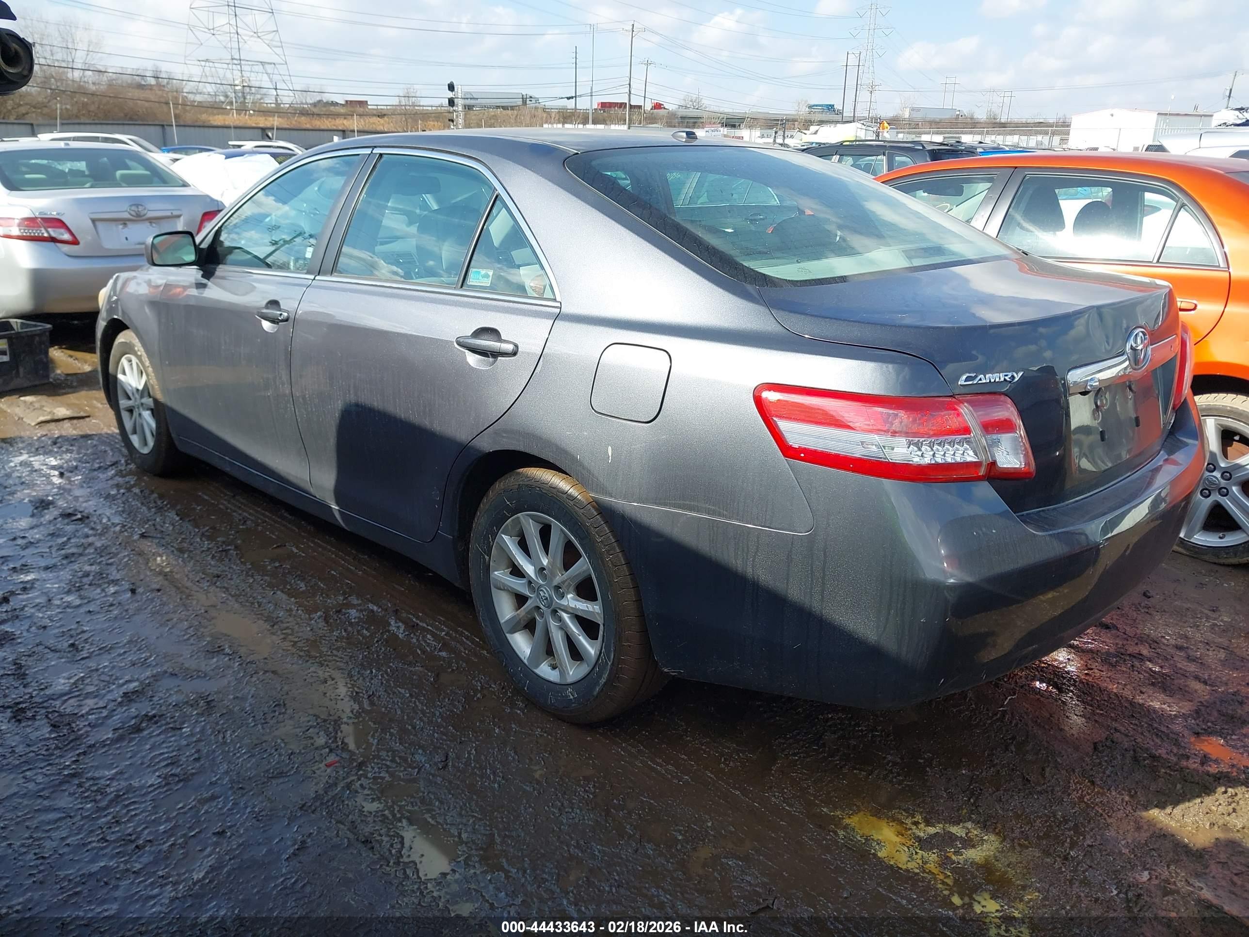 TOYOTA CAMRY image 3