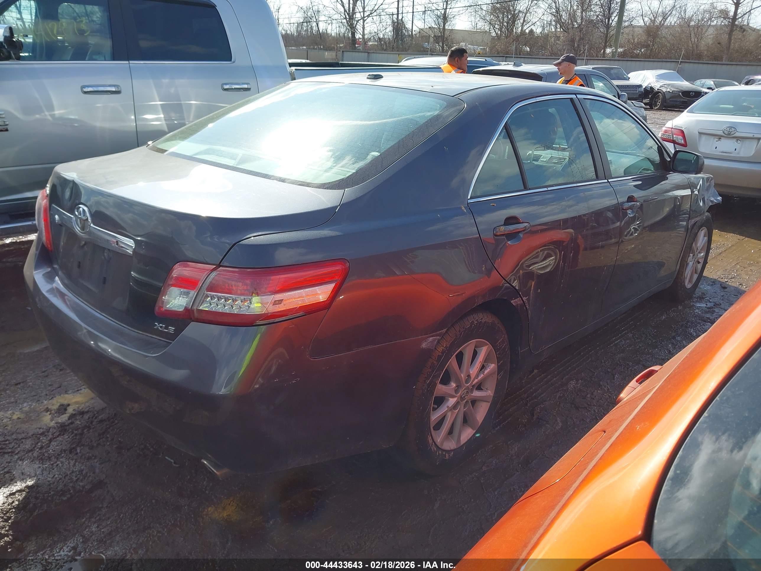 TOYOTA CAMRY image 4