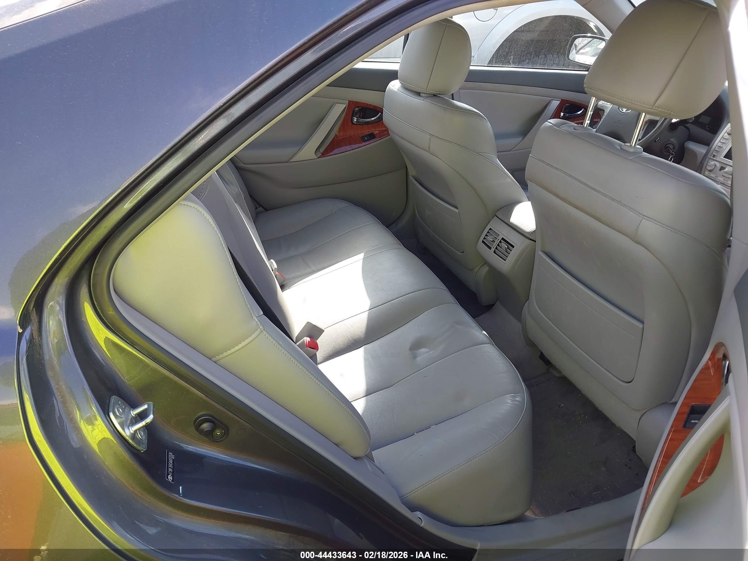 TOYOTA CAMRY image 8
