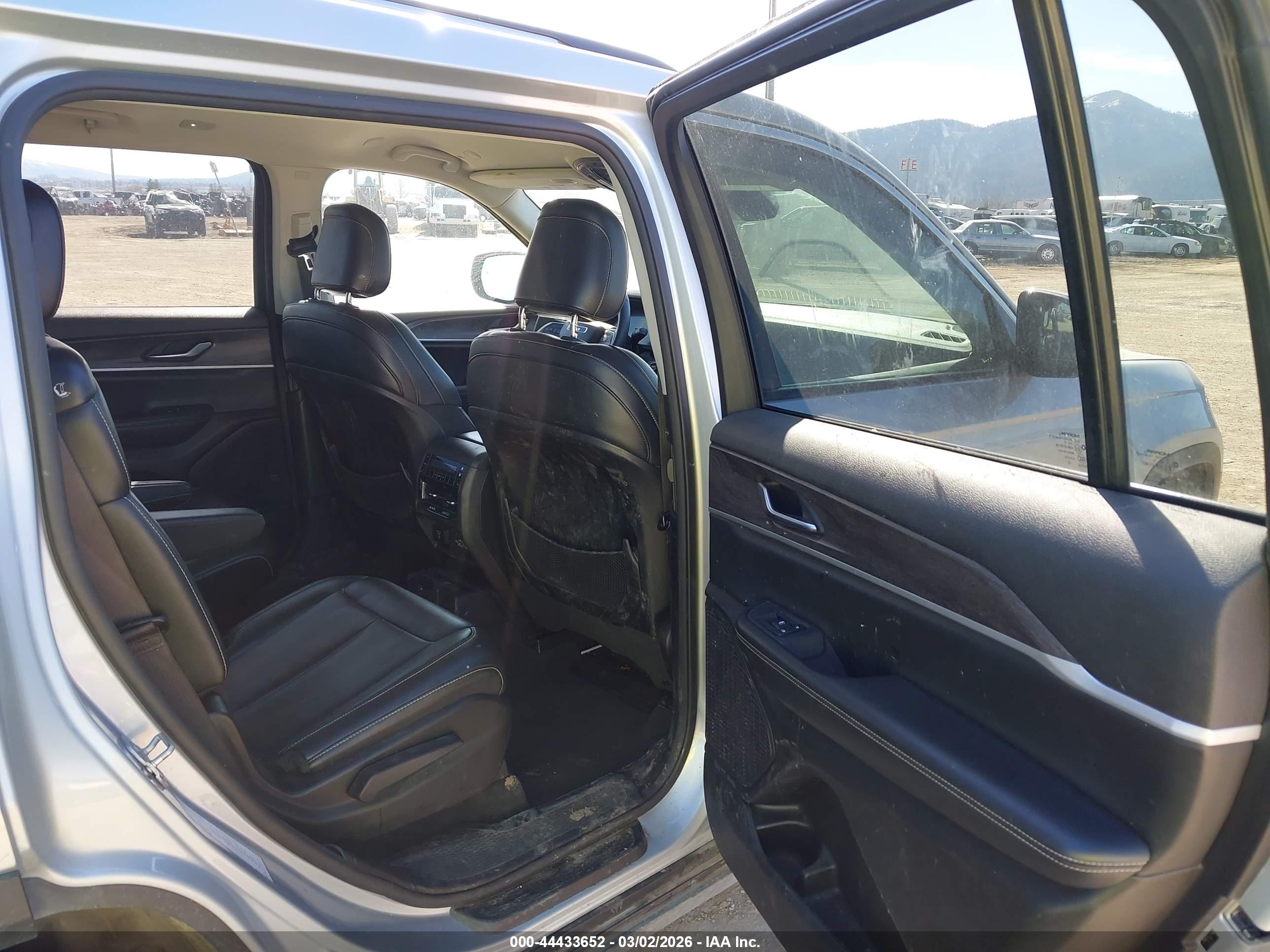 JEEP GRAND image 8