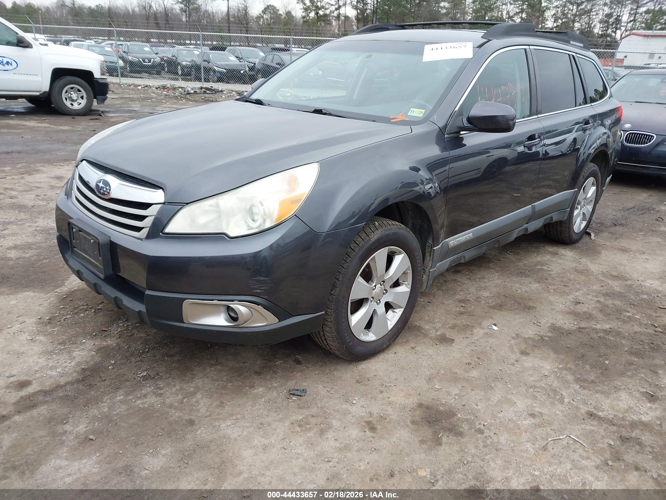 SUBARU OUTBACK image 2