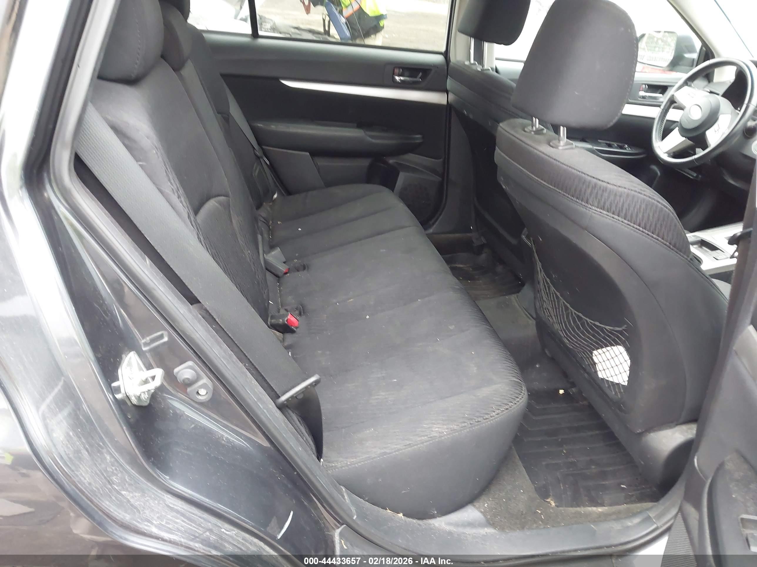 SUBARU OUTBACK image 8